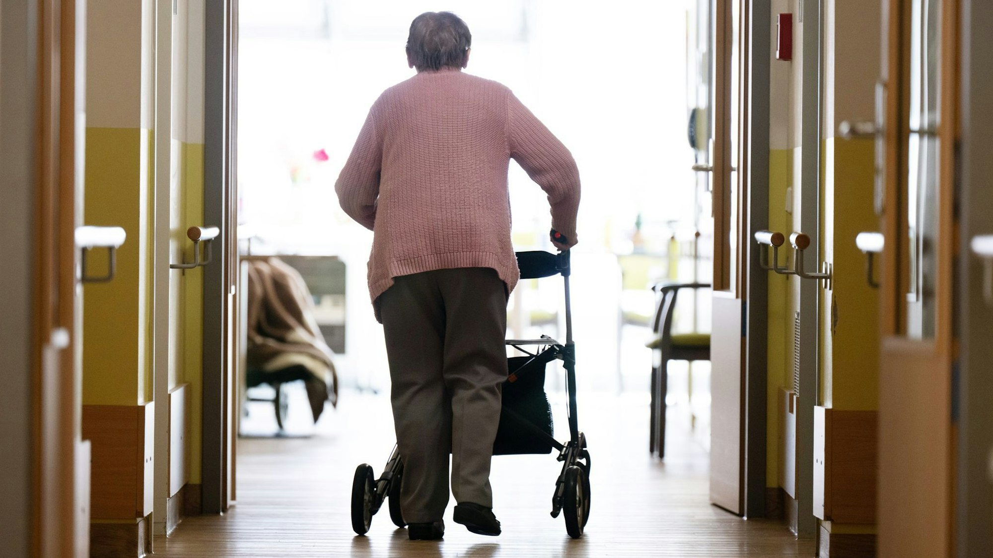 Heimplätze werden für Pflegebedürftige immer teurer. (Archivbild)