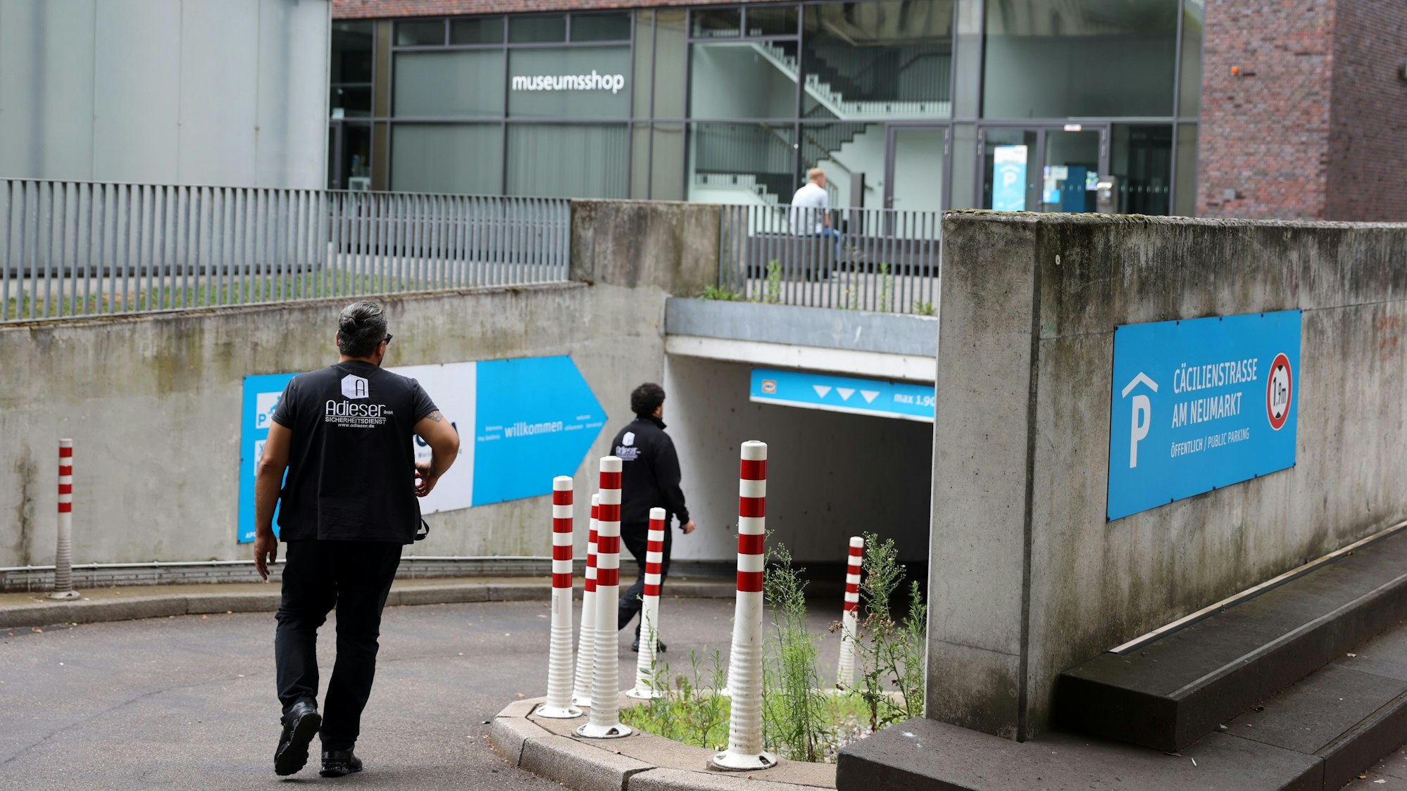 Das Parkhaus am Museum Schnütgen bekommt die Auswirkungen der sich ausweitenden Drogenszene in der Neumarkt-Umgebung zu spüren. Laut Betreiber APCOA patrouilliert deshalb täglich ein privater Sicherheitsdienst in der Anlage.