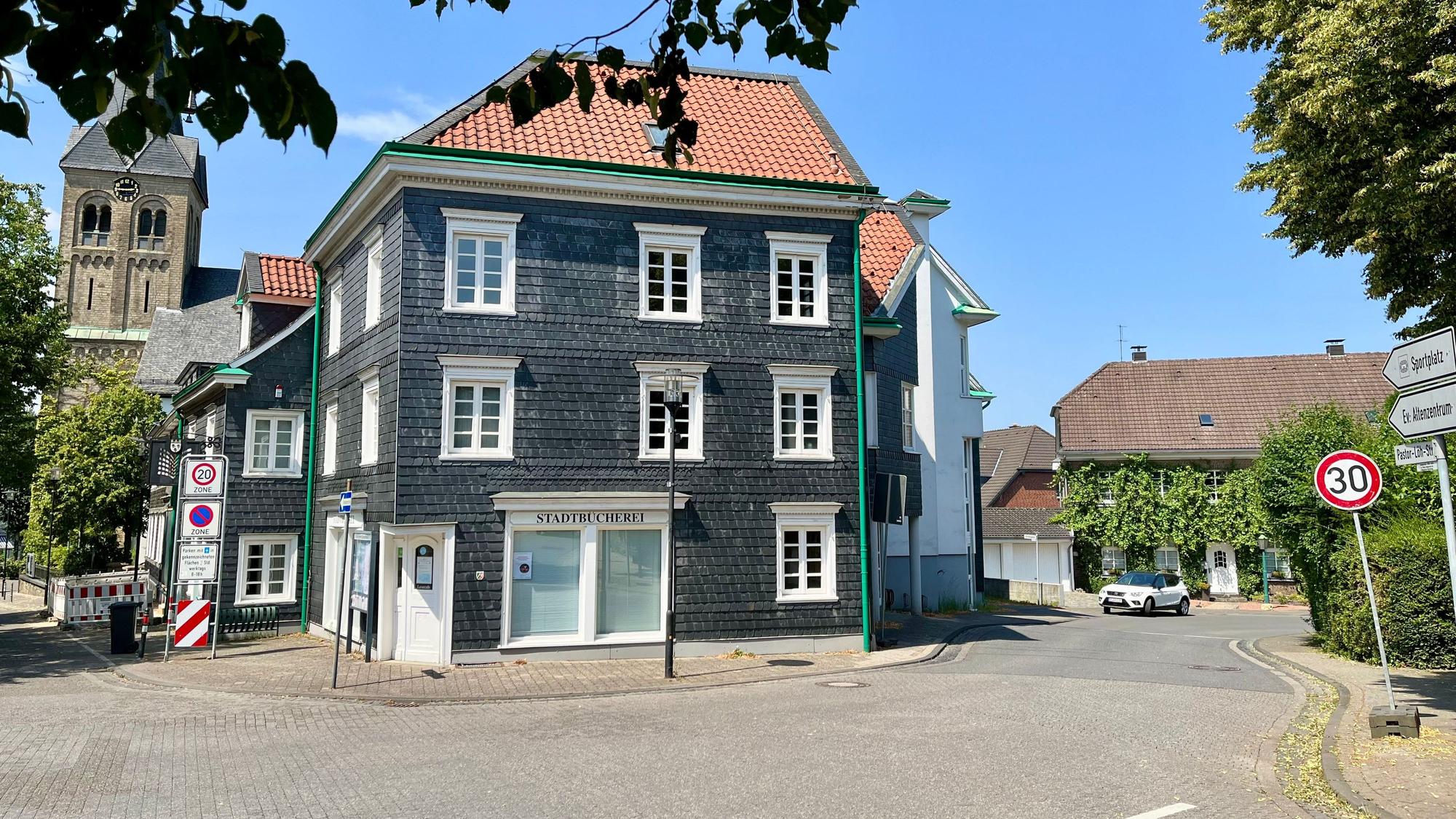 Marktplatz und Kirchenkurve in Burscheid