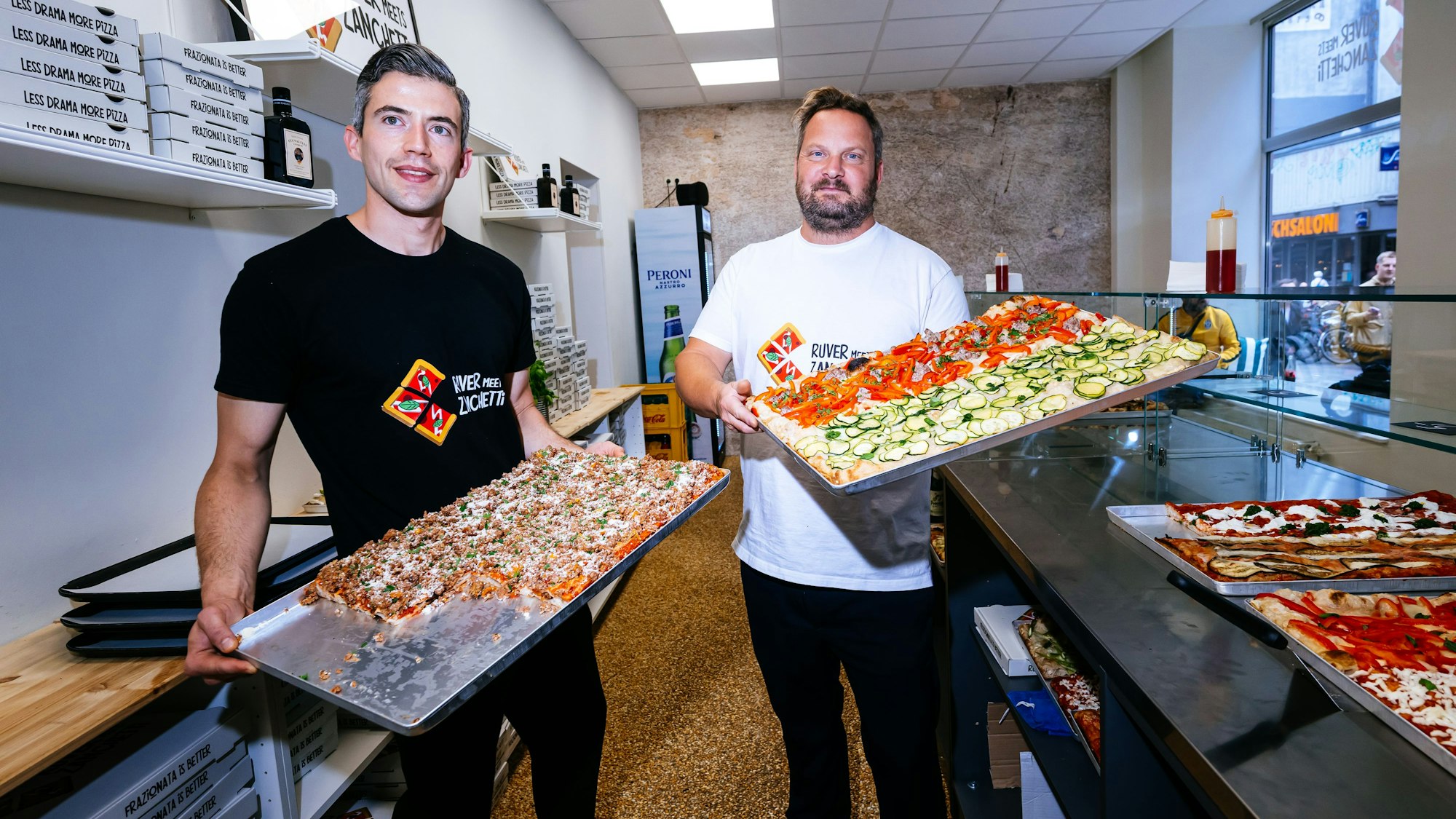 Gabriel Zanchetti (rechts) eröffnet bereits seinen siebten Laden in Köln.