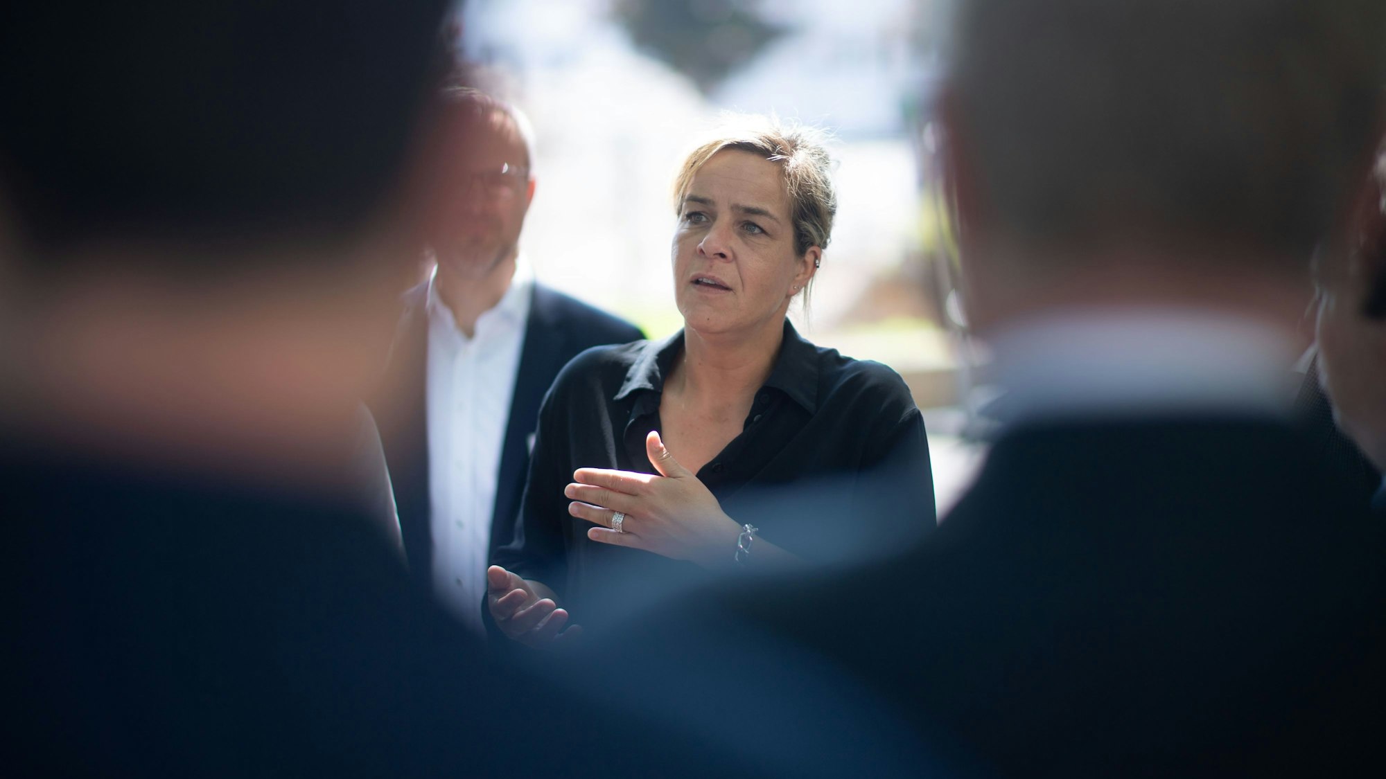 Mona Neubaur bei einem Besuch in Euskirchen.