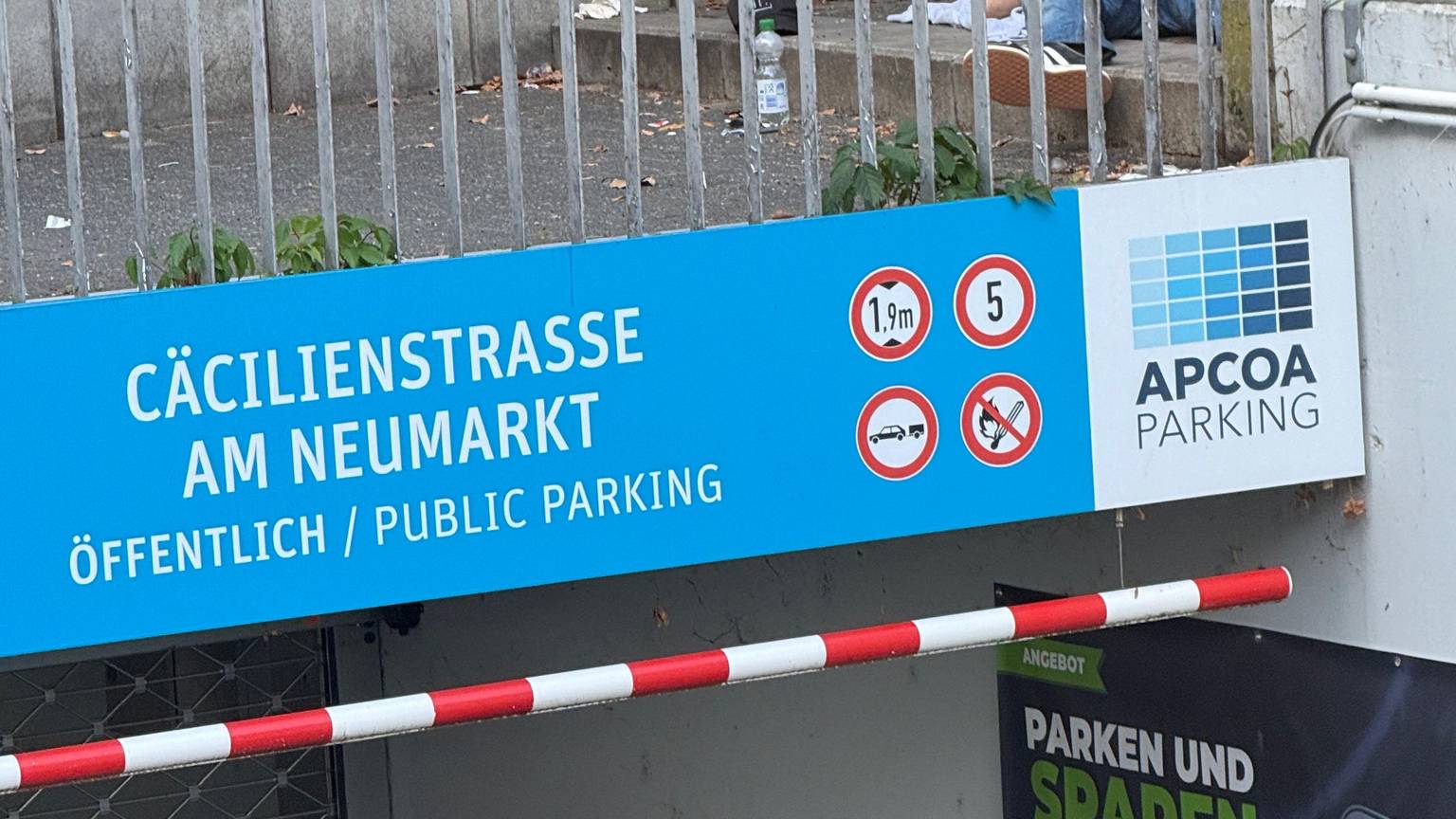 Das Parkhaus an der Cäcilienstraße kämpft mit den Auswirkungen der sich ausweitenden Drogenszene.