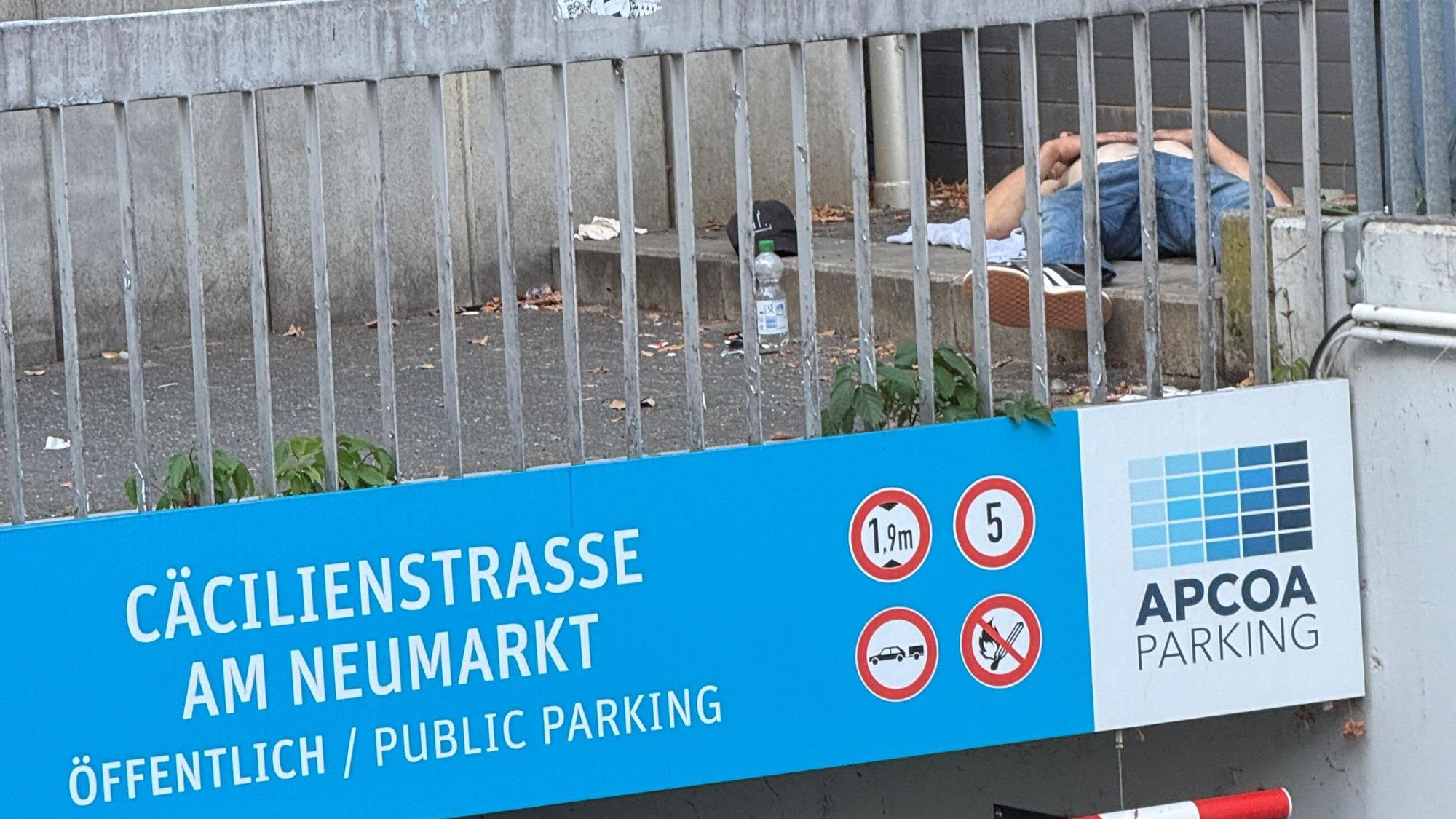 Das Parkhaus an der Cäcilienstraße kämpft mit den Auswirkungen der sich ausweitenden Drogenszene.