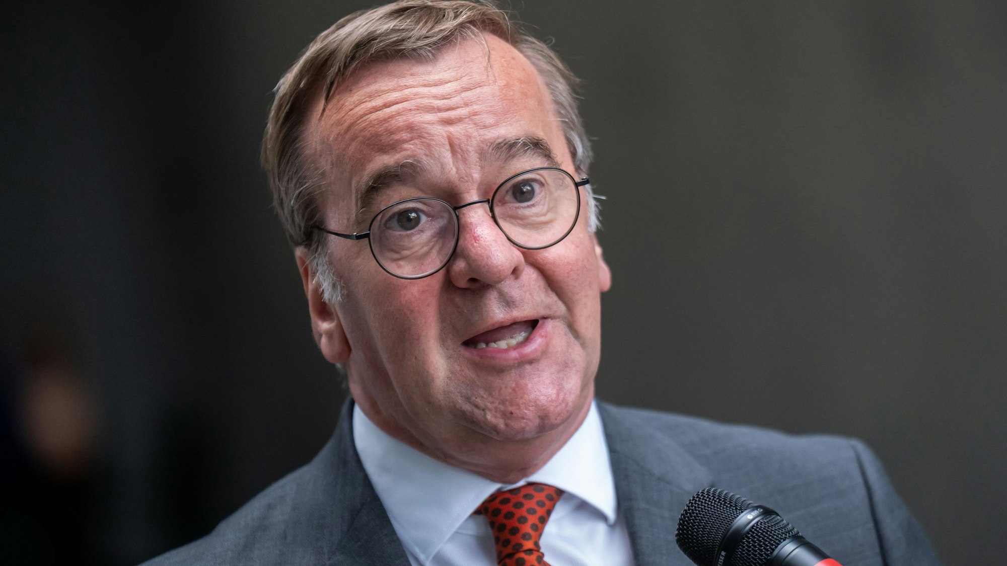 Boris Pistorius (SPD), Verteidigungsminister, nimmt an einem Pressestatement nach der Sitzung des Bundeskabinetts im Kanzleramt teil.