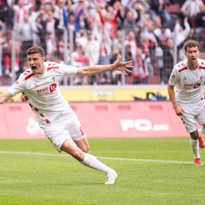 Eric Martel jubelt nach einem Treffer für den 1. FC Köln gegen Kaiserslautern.