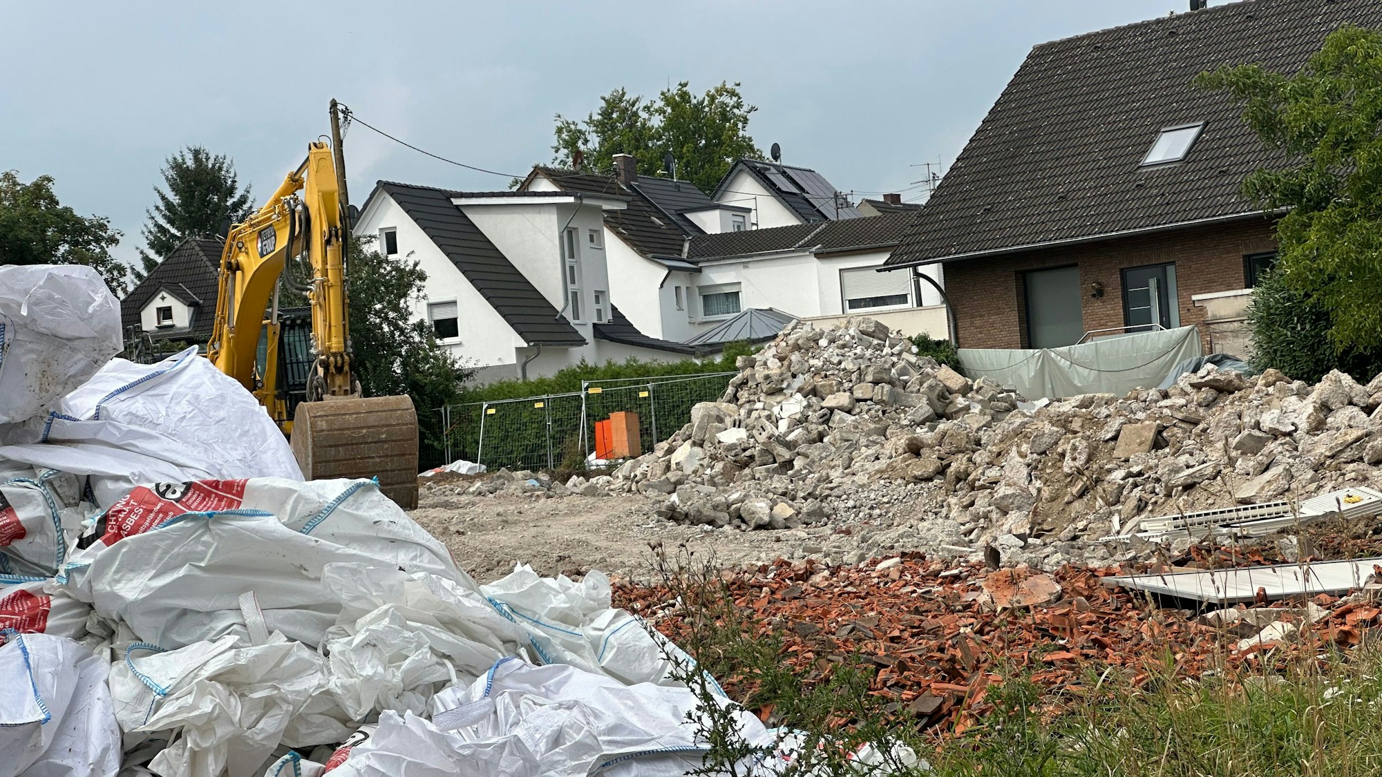 Wo früher Häuser standen, fahren nun Bagger. Die Fläche soll später teilweise begrünt werden.