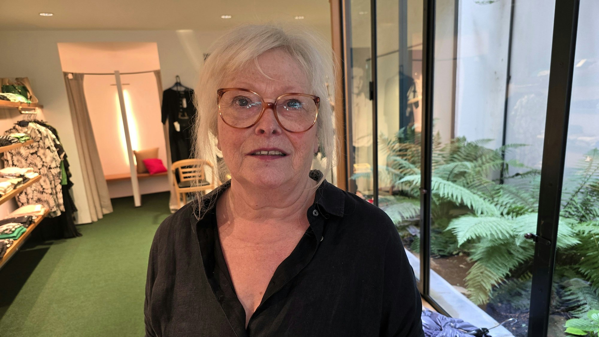 Heidi Pitzen, Inhaberin eines Modegeschäfts