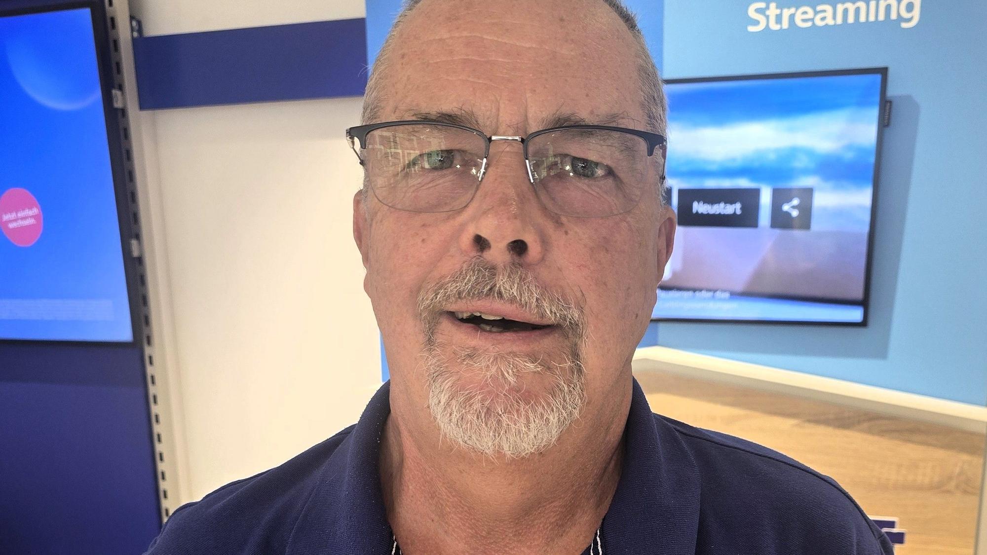 Ludwig Koch, Betreiber des O2-Shops