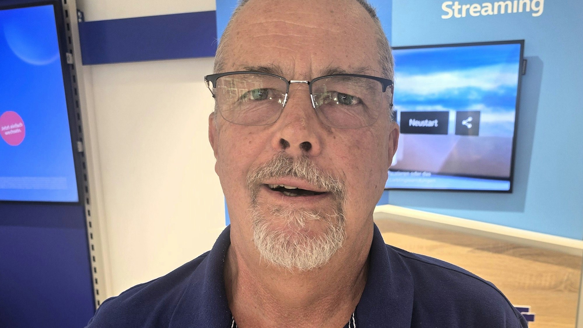 Ludwig Koch, Betreiber des O2-Shops