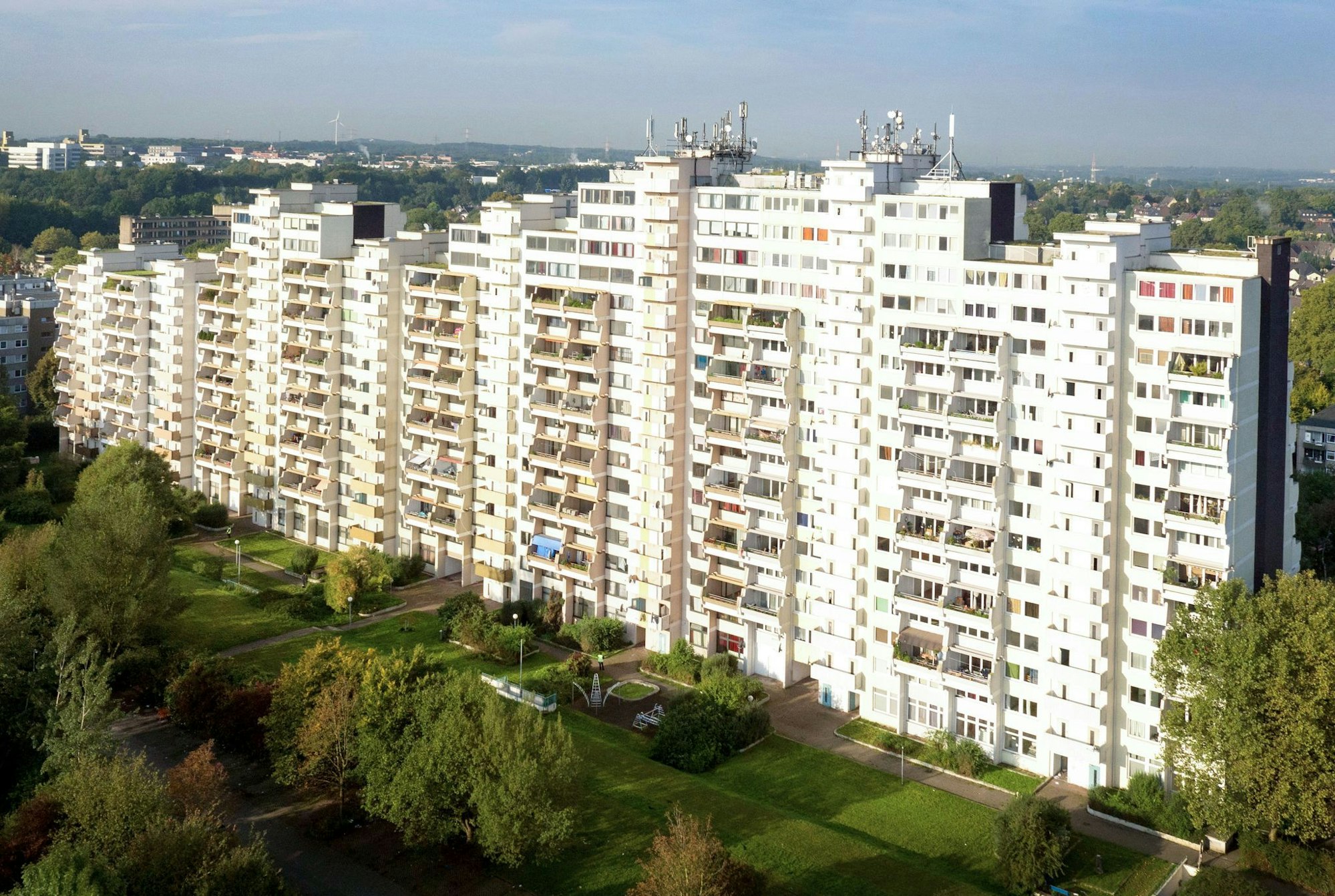 Das nordrhein-westfälische Oberverwaltungsgericht setzt die mündliche Verhandlung um die Räumung des Wohnkomplexes «Hannibal» im September fort. (Archivbild)