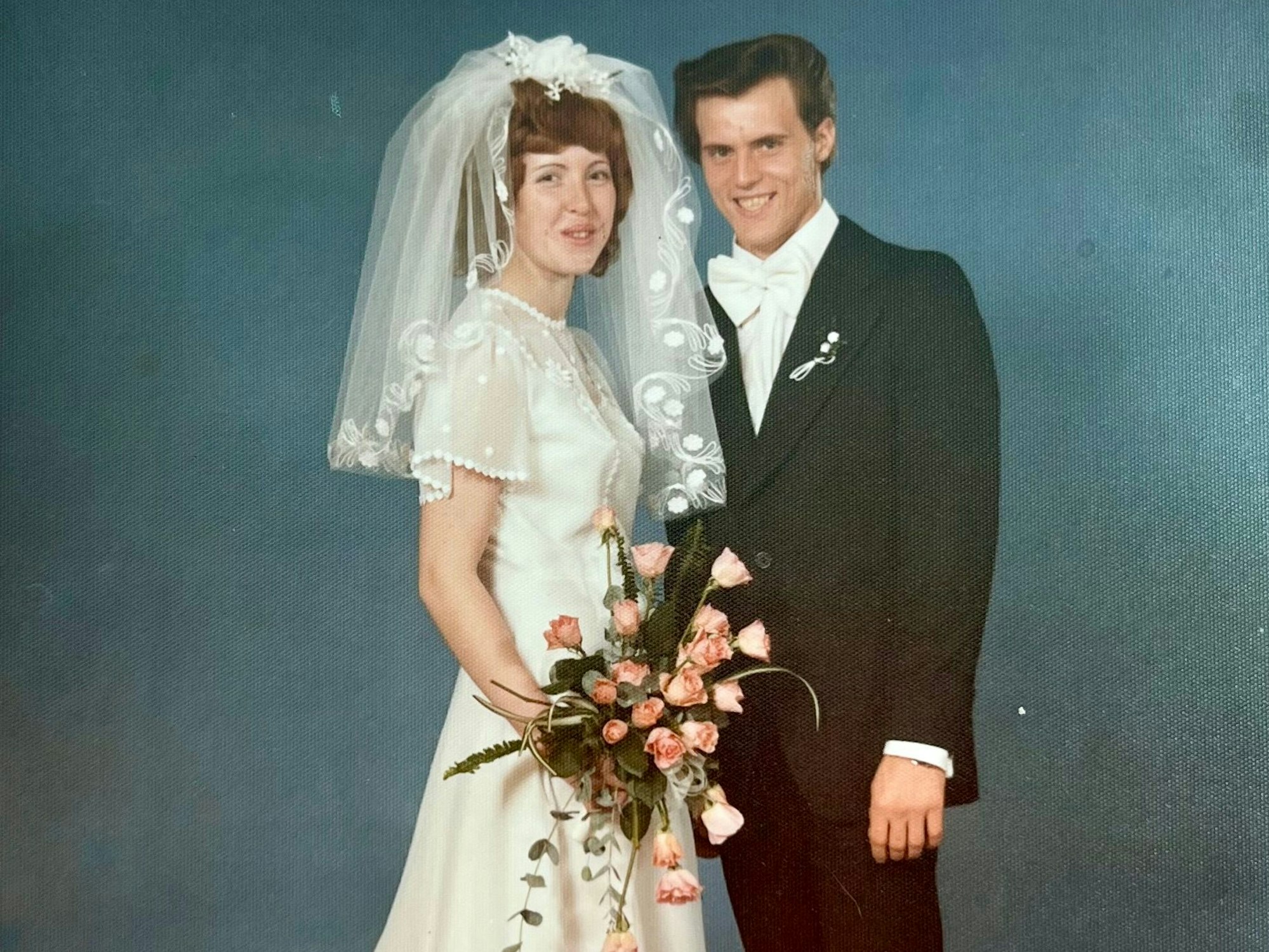 Das Ehepaar kurz nach der kirchlichen Hochzeit.