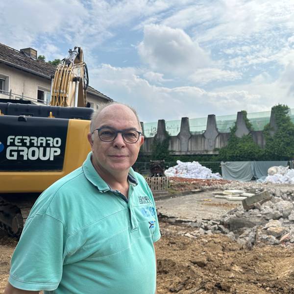 Die A59 soll verbreitert werden. Deswegen werden Häuser in Meindorf abgerissen. Harald Rudolf wohnt direkt nebenan.