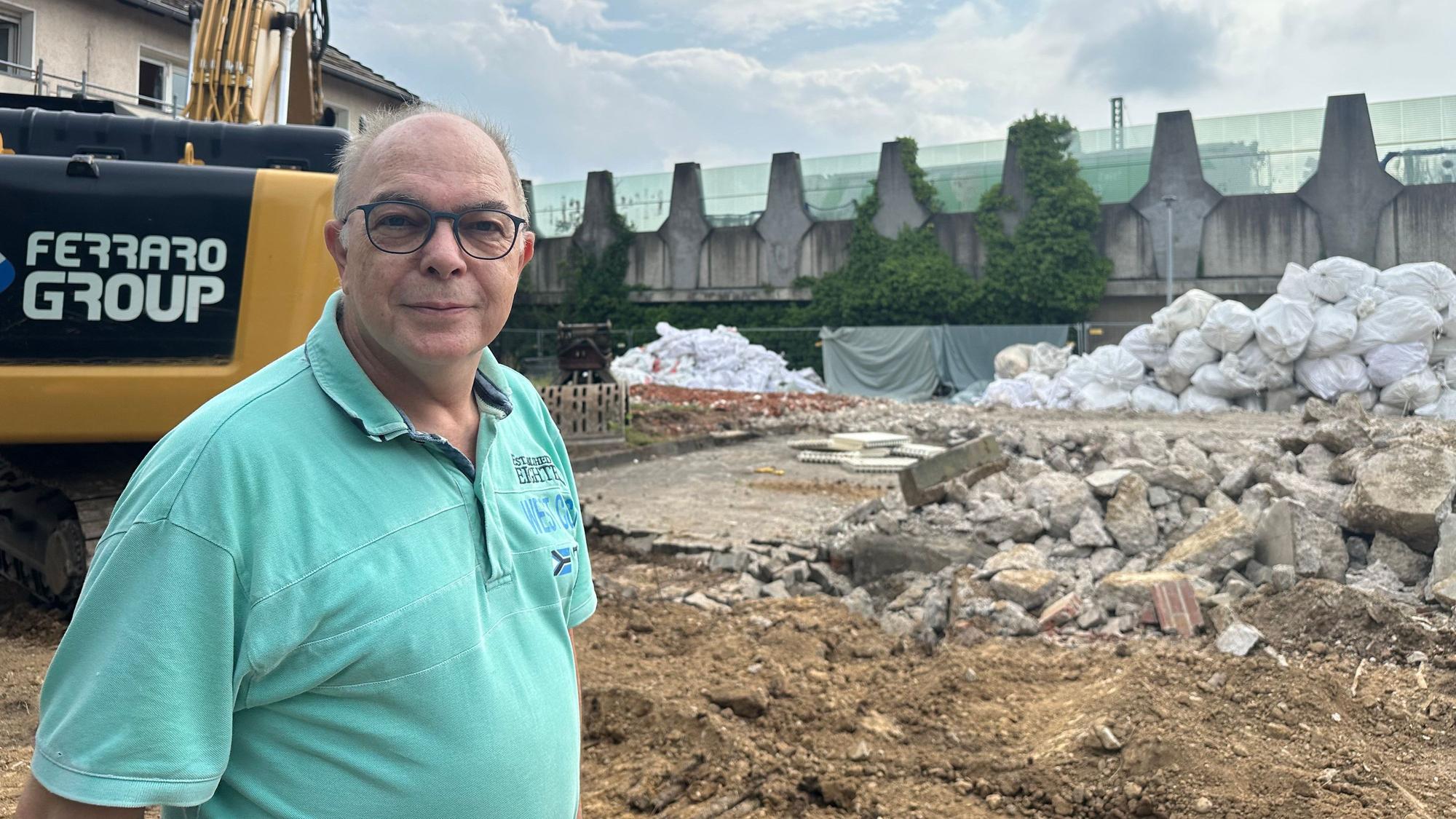 Die A59 soll verbreitert werden. Deswegen werden Häuser in Meindorf abgerissen. Harald Rudolf wohnt direkt nebenan.