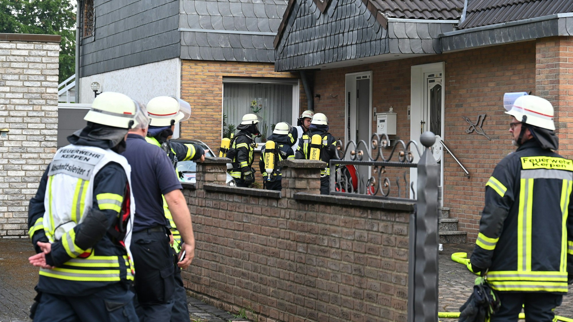 Das Foto zeigt einen Feuerwehreinsatz.
