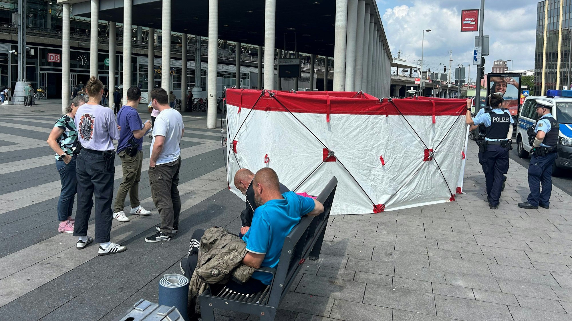 Auf dem Breslauer Platz ist am Freitag ein Obdachloser gestorben.