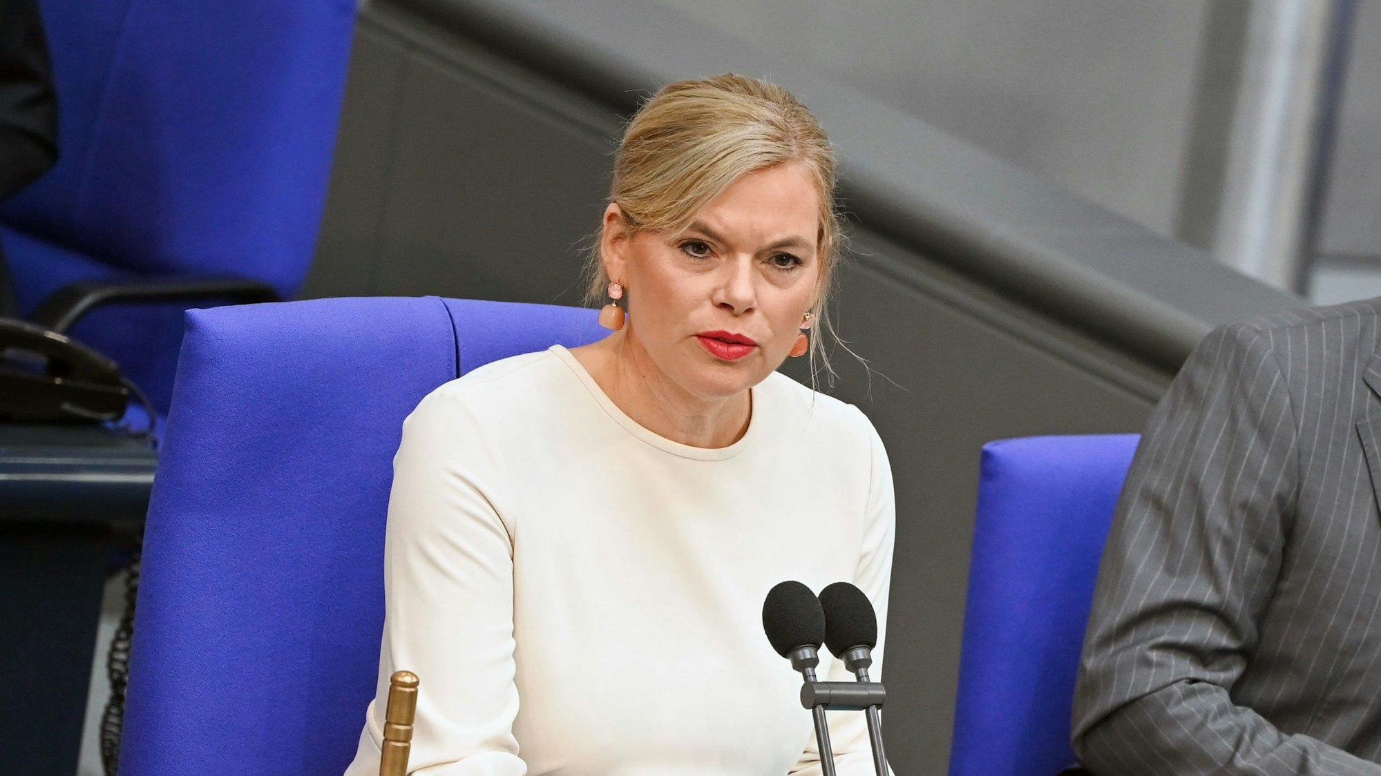 Führt ein strenges Regiment: Bundestagspräsidentin Julia Klöckner (CDU) hat sich seit Amtsantritt mit einigen Entscheidungen Respekt verschafft, aber auch Unmut ausgelöst.