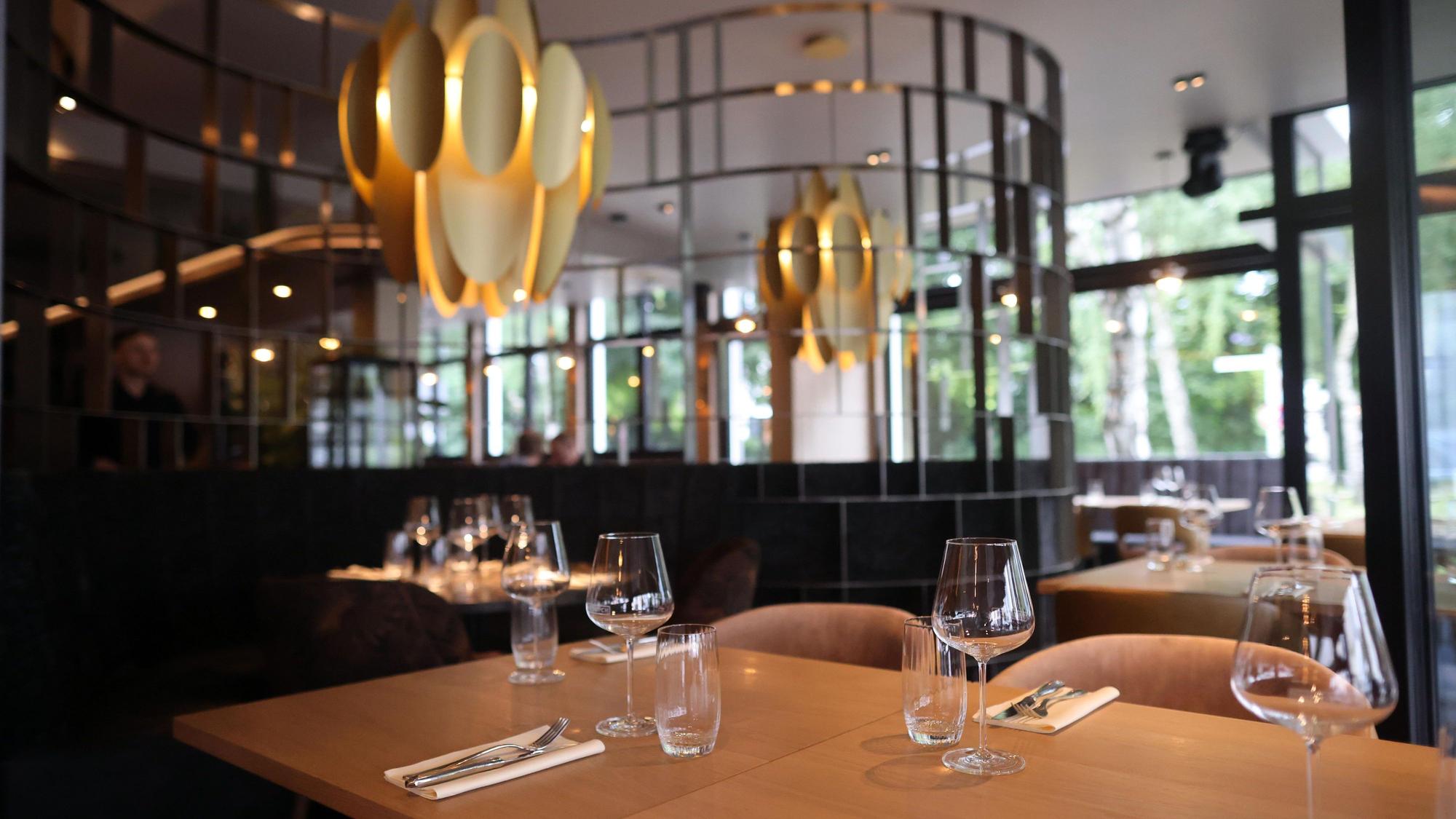 Gold und Glamour: Der stilvoll eingerichtete Innenraum des „The Dutch“.