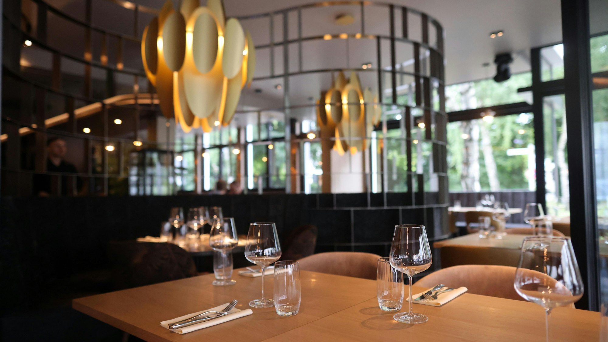 Gold und Glamour: Der stilvoll eingerichtete Innenraum des „The Dutch“.