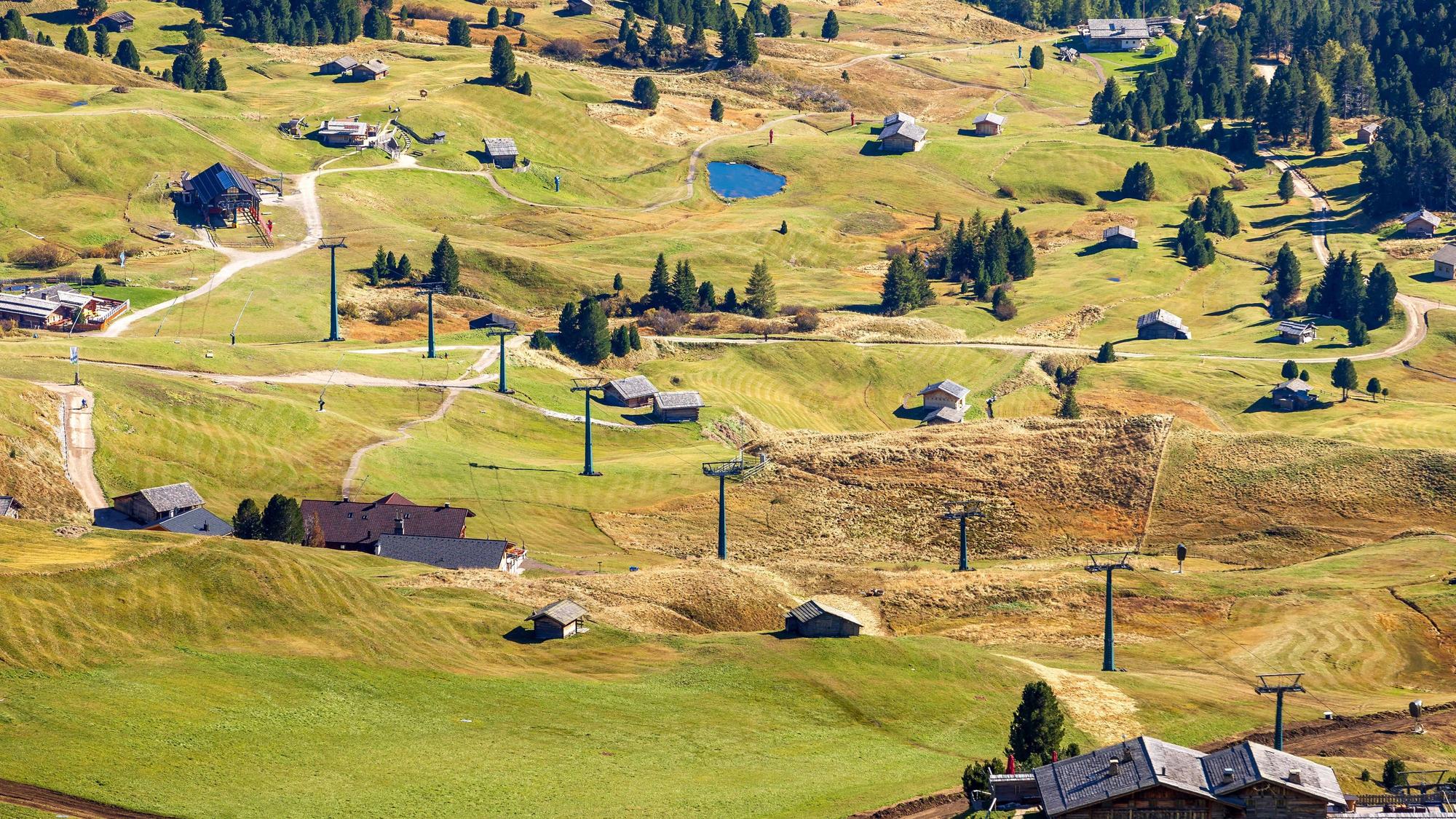 Der Seceda-Herbsttallandschaft in Gröden, Italien drohen Zulassungsbeschränkungen wegen Massenansturm. (Archivbild)