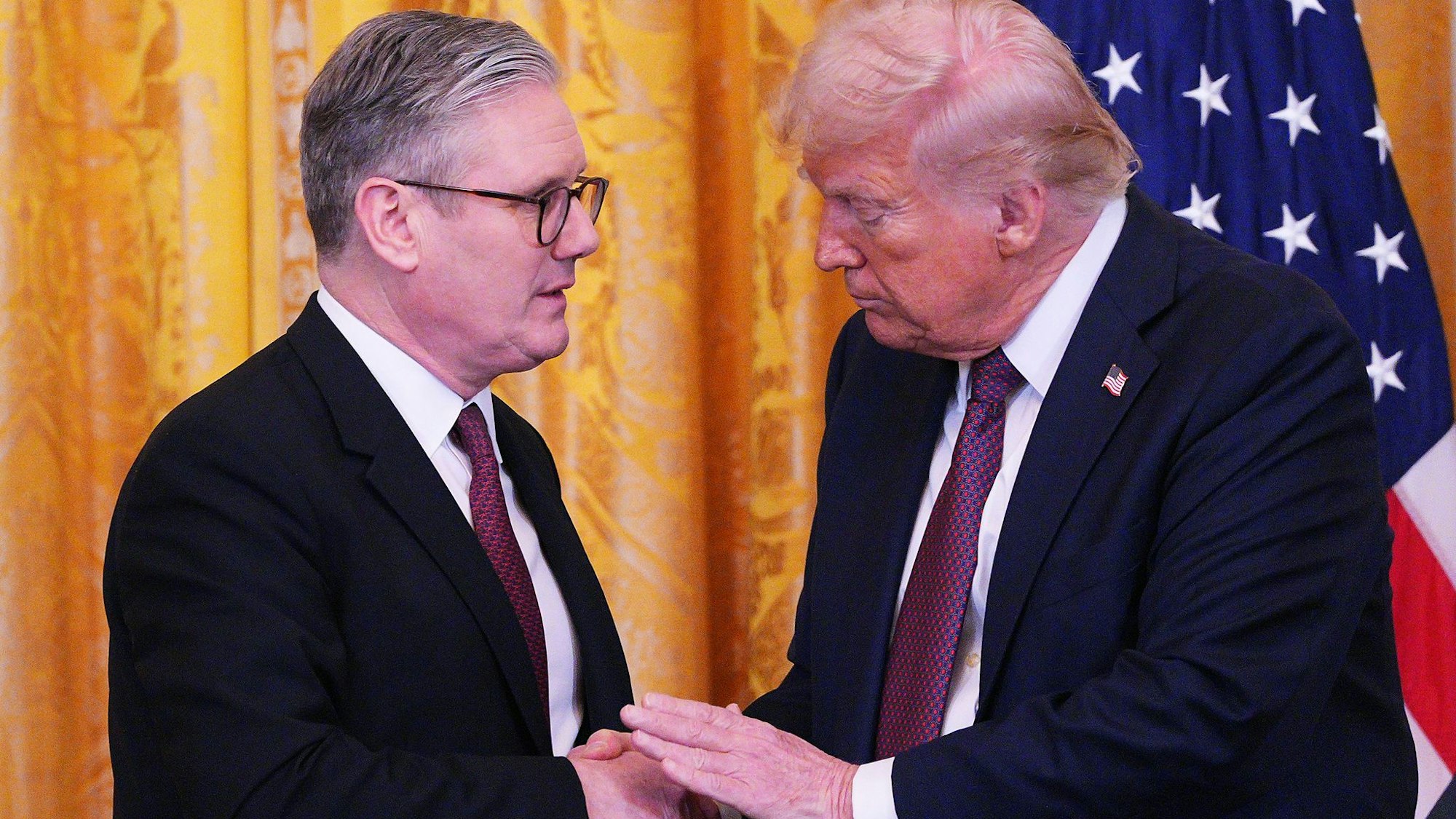 Donald Trump (r.) und Keir Starmer pflegen einen engen Austausch. (Archivbild)