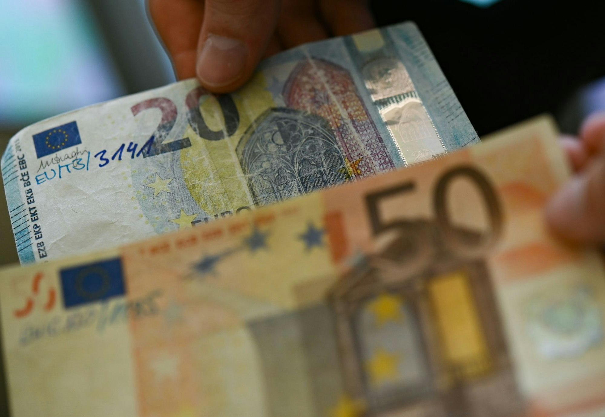 Scheine im Nennwert von 50 und 20 Euro werden am häufigsten gefälscht.