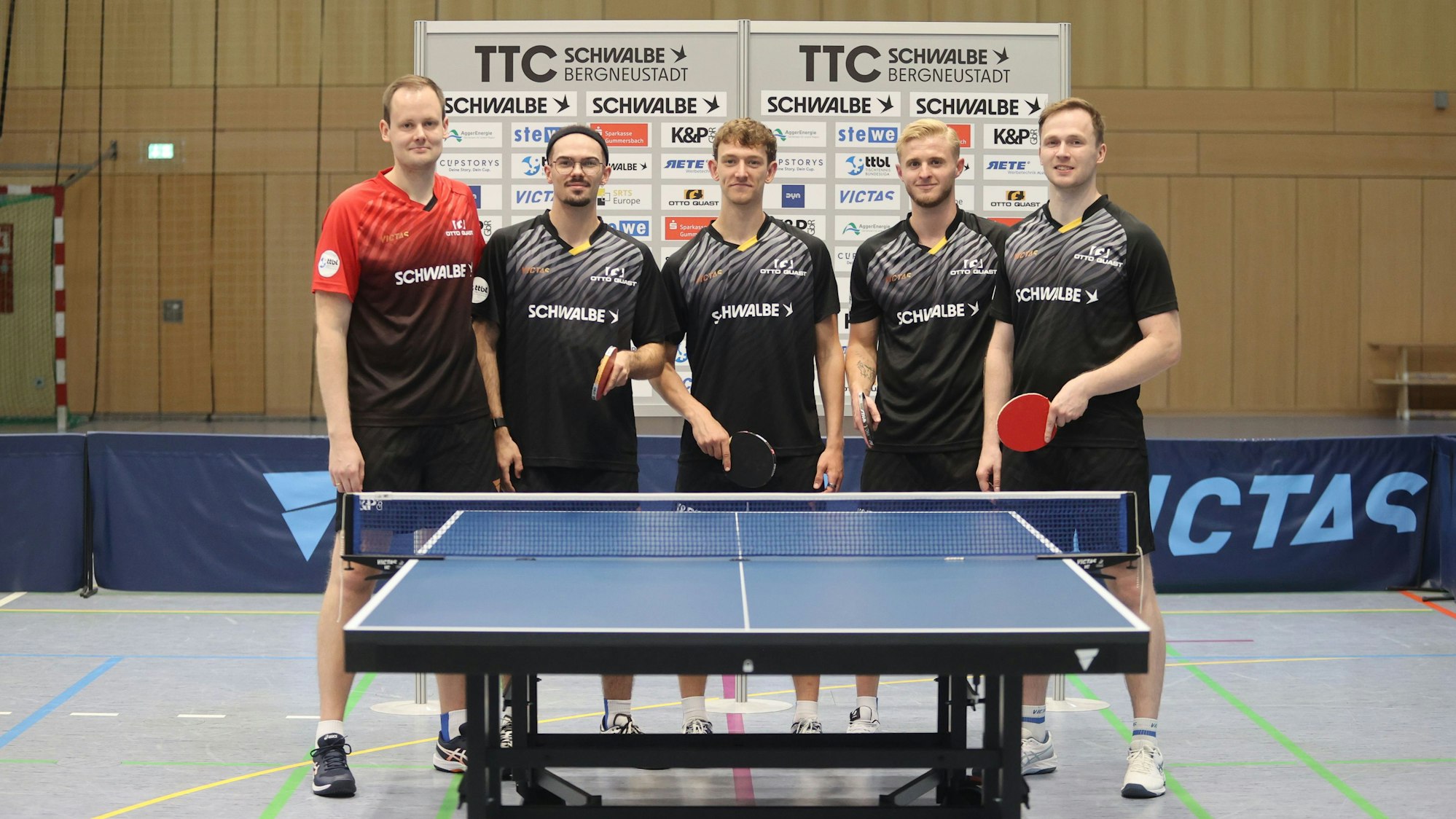 Das Bergneustädter Team für die neue Saison: (v.l.) Trainer Frederik Duda, Leo de Nodrest, Adrien Rassenfosse, Romain Ruiz und Benedikt Duda.