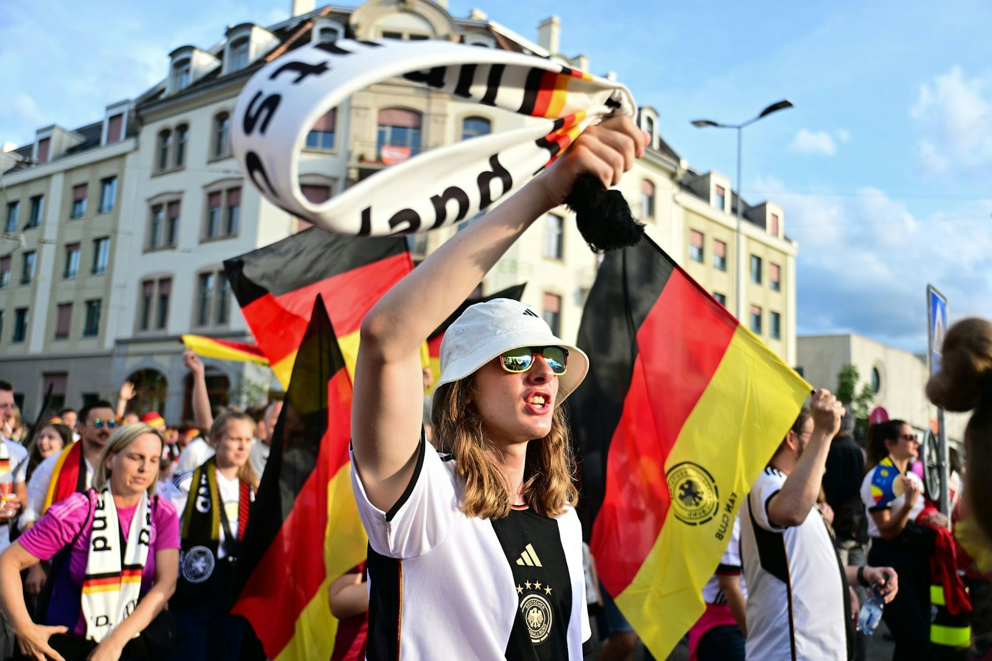 Viel los in der Schweiz: Die Fans strömten in die Stadien.