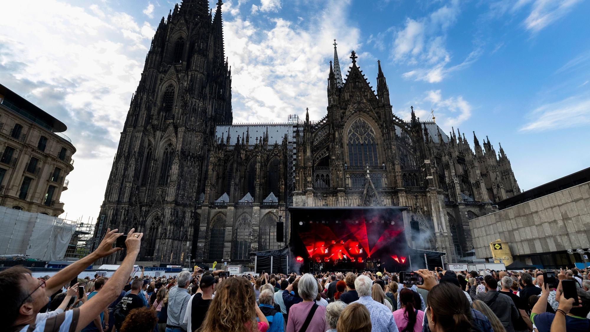 Das Konzert von Faithless auf dem Roncalliplatz im Juli 2025.