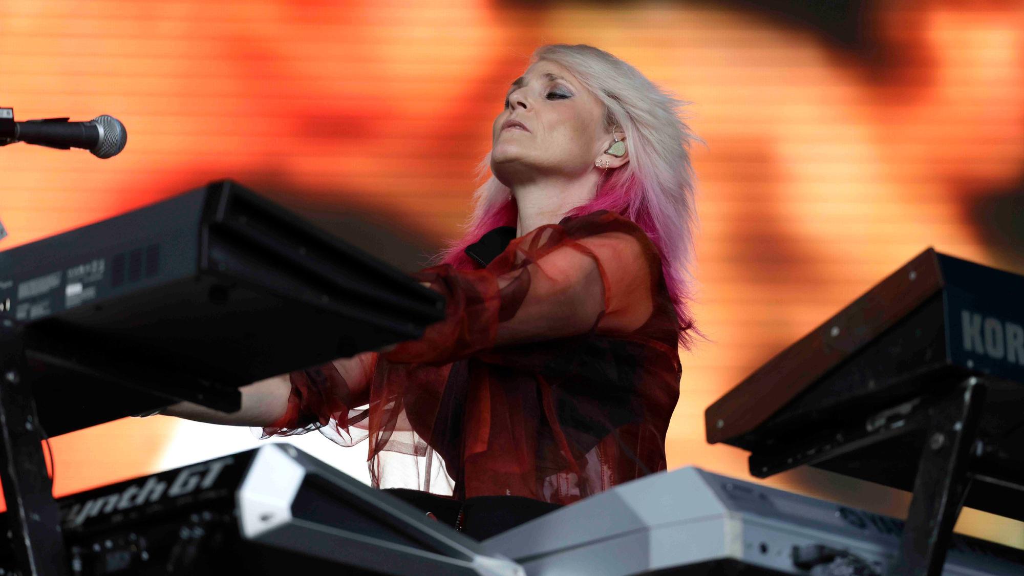Faithless-Auftritt am Robcalliplatz: Keyboarderin Sister Bliss widmete dem verstorbenen Sänger Maxi Jazz den Song „I Need Someone“ Foto: Thomas Brill