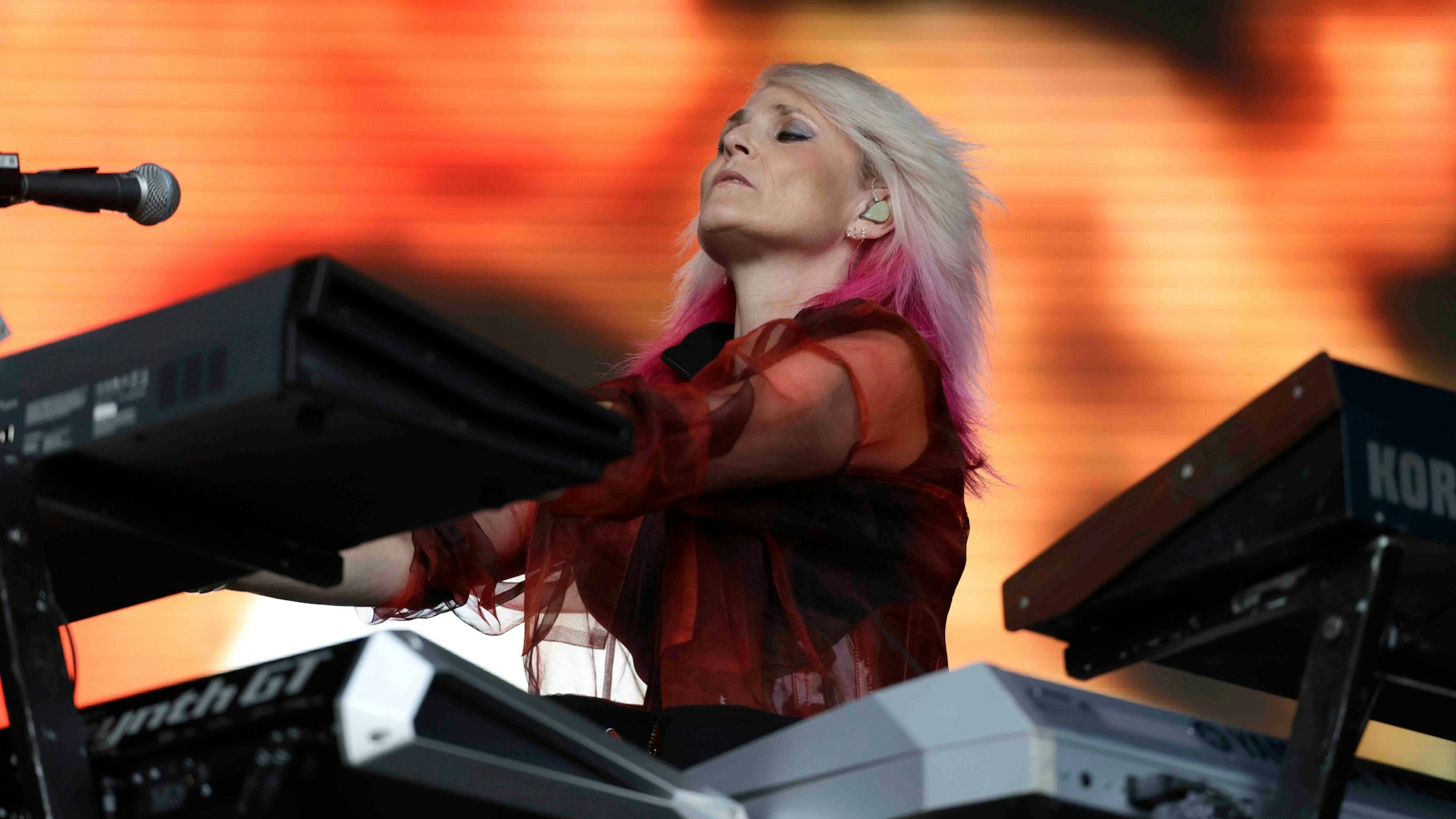 Faithless-Auftritt am Robcalliplatz: Keyboarderin Sister Bliss widmete dem verstorbenen Sänger Maxi Jazz den Song „I Need Someone“ Foto: Thomas Brill