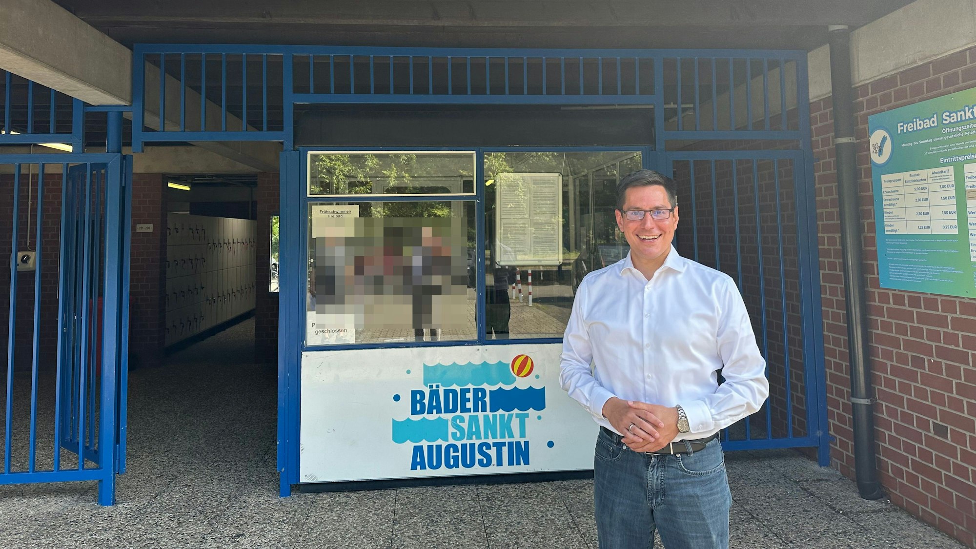 Bürgermeister Dr. Max Leitterstorf möchte das Freibad sanieren.