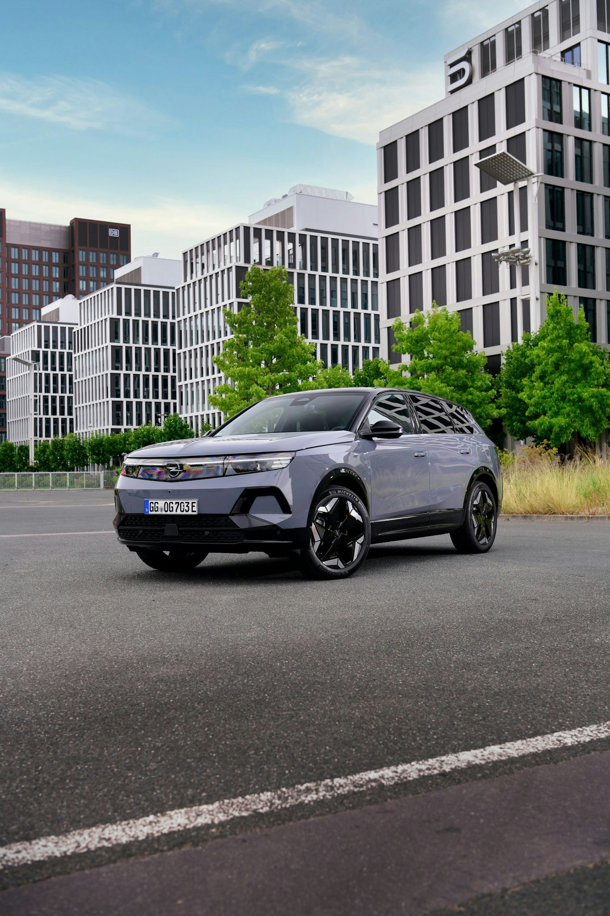 Mehr Leistung für die E-Version: Auf Wunsch bekommt der Opel Grandland einen zweiten Motor und damit 239 kW/325 PS.
