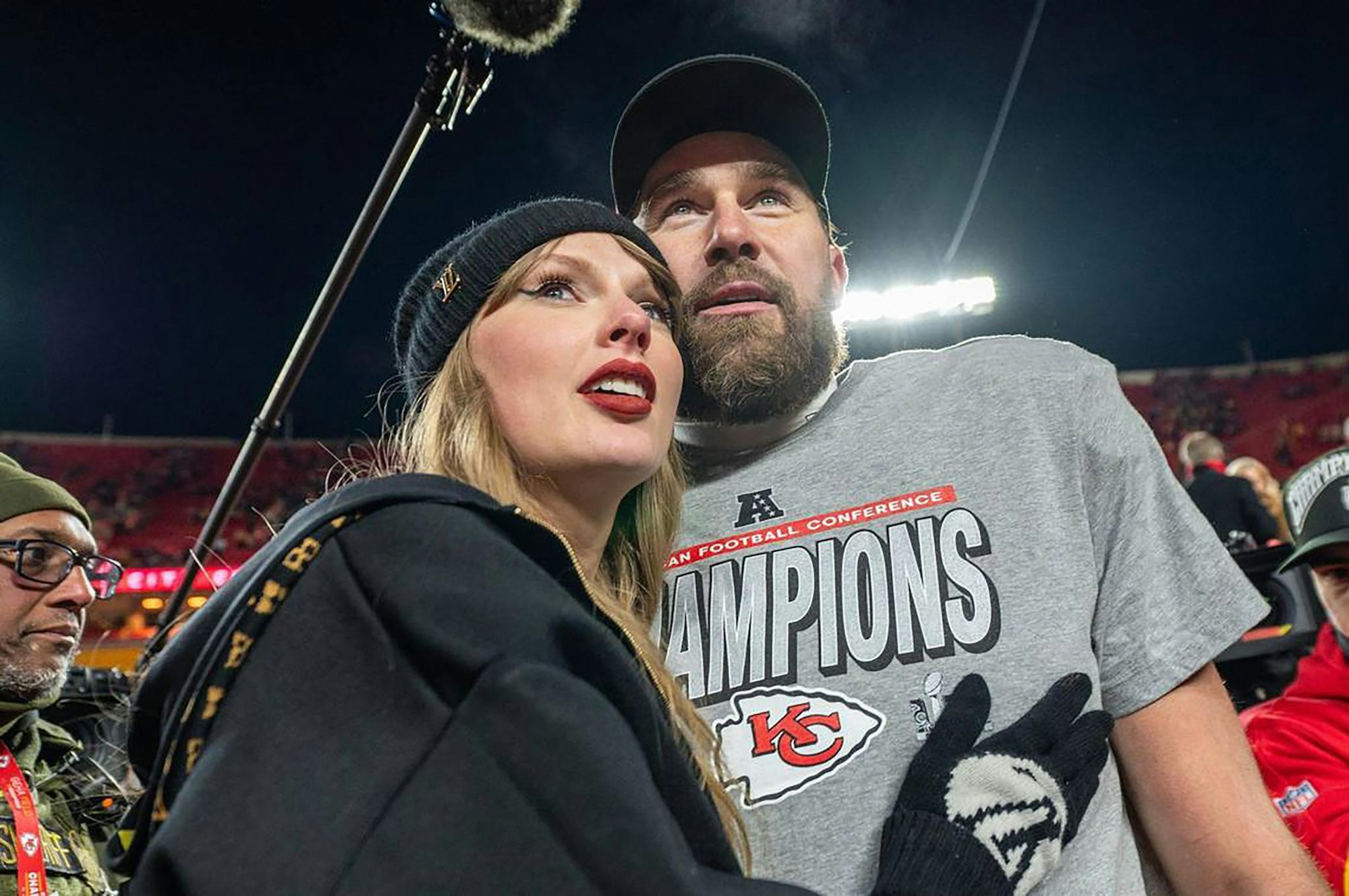 Footballstar Travis Kelce (35) und seine Freundin Taylor Swift (35) gibt es auf Instagram nun auch ein paar Mal privat. (Archivbild)