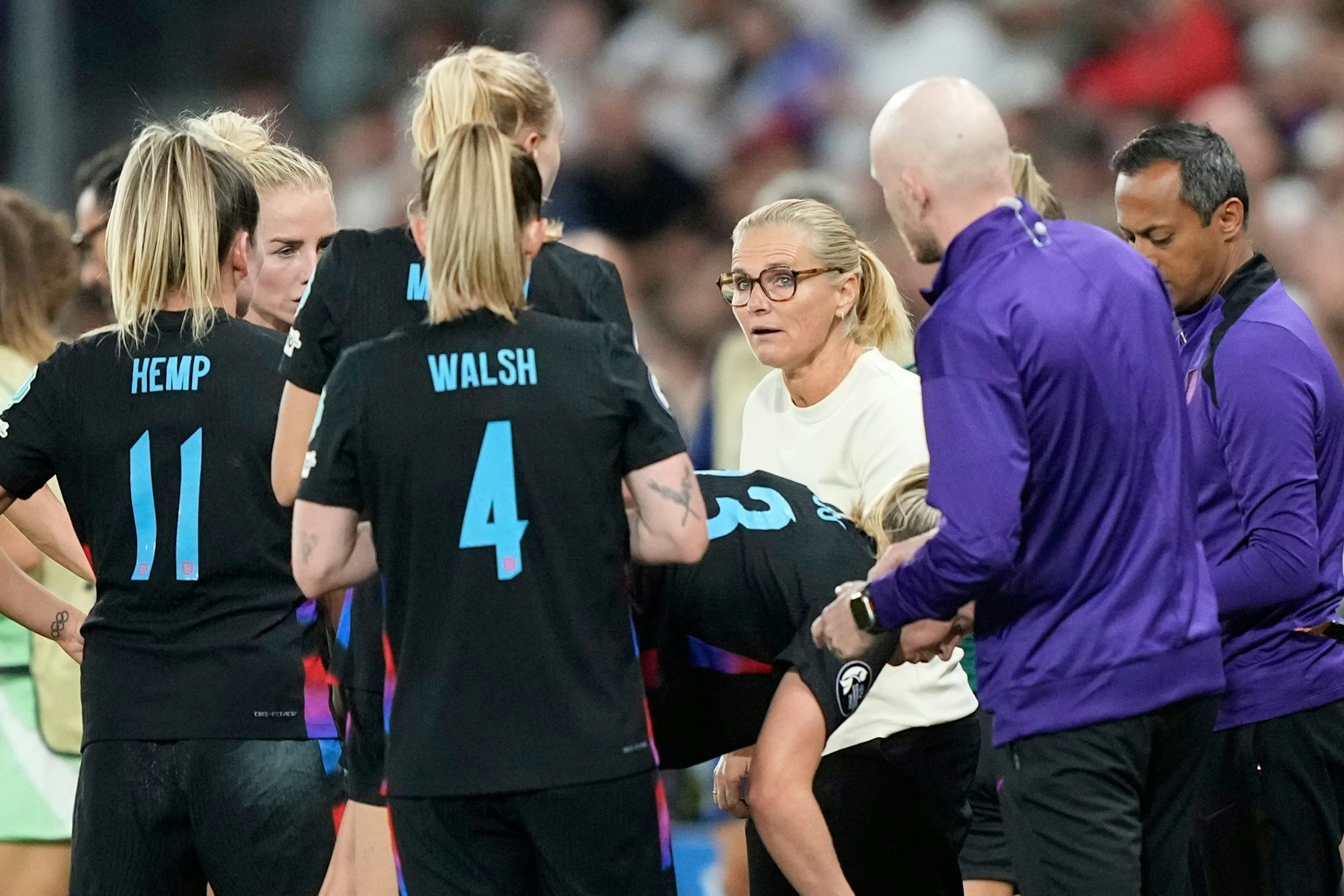 Großes Vertrauen zueinander: Englands Spielerinnen und Trainerin Wiegman.