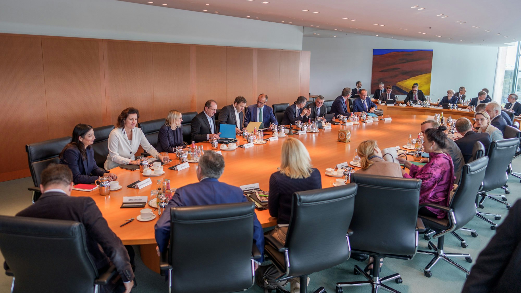 Nur 31 Prozent der Bürger sind mit Kanzler Merz zufrieden. Schwarz-Rot erreicht keine Regierungsmehrheit laut Umfrage. (Archivbild)