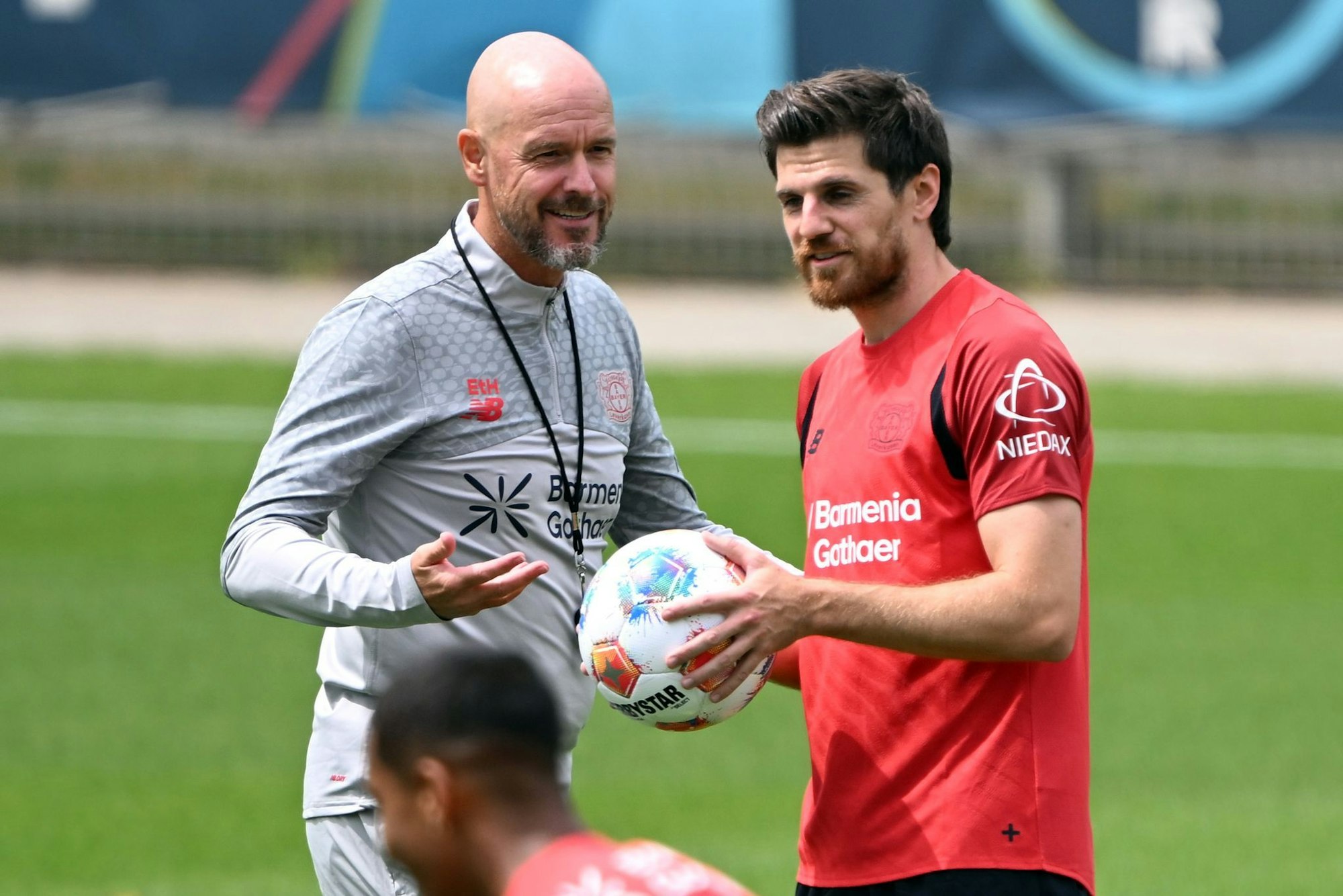 Erik ten Hag feierte seinen ersten Sieg mit Bayer Leverkusen. (Archivbild)