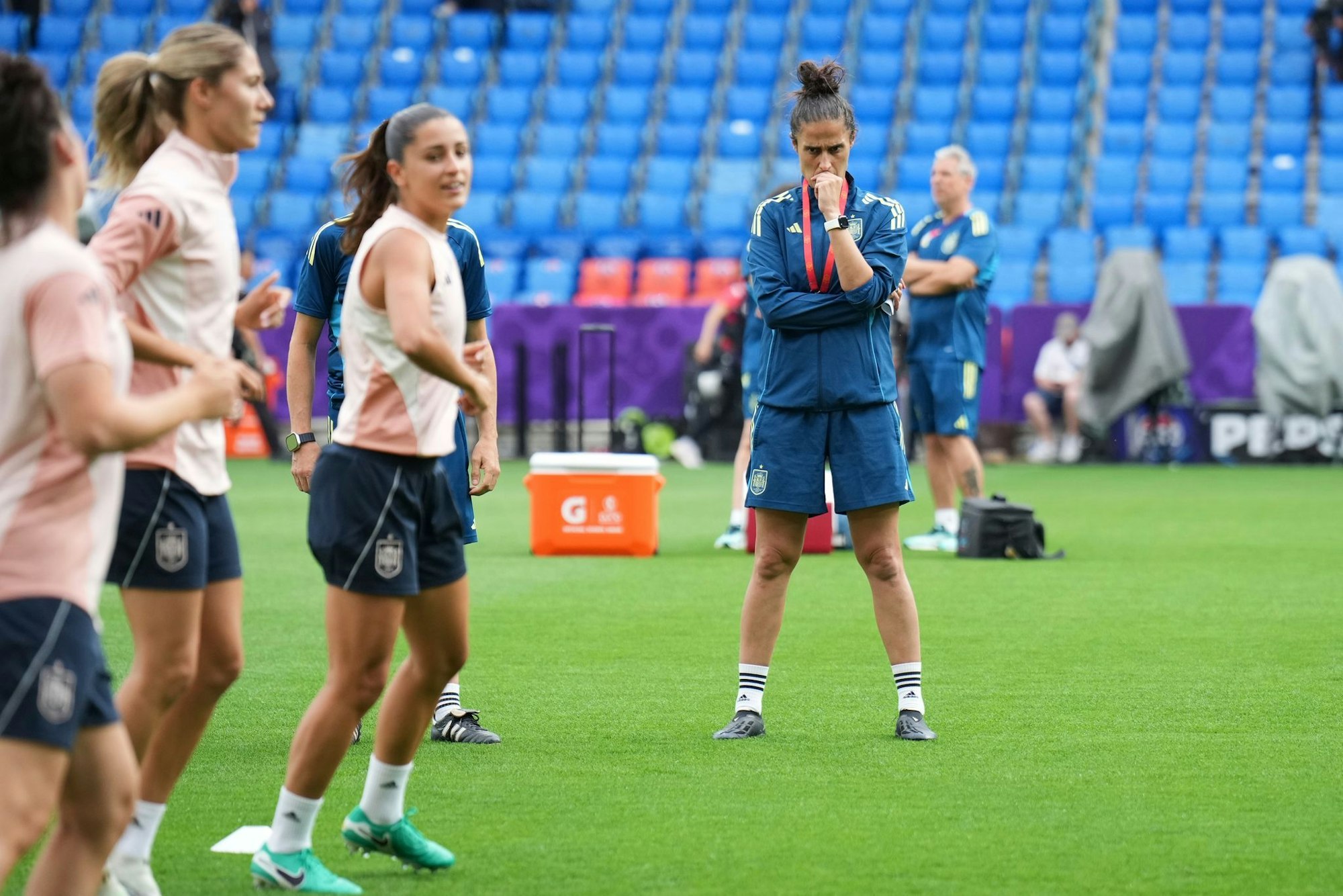 Spaniens Trainerin Montse Tomé beim Abschlusstraining vor dem Finale.