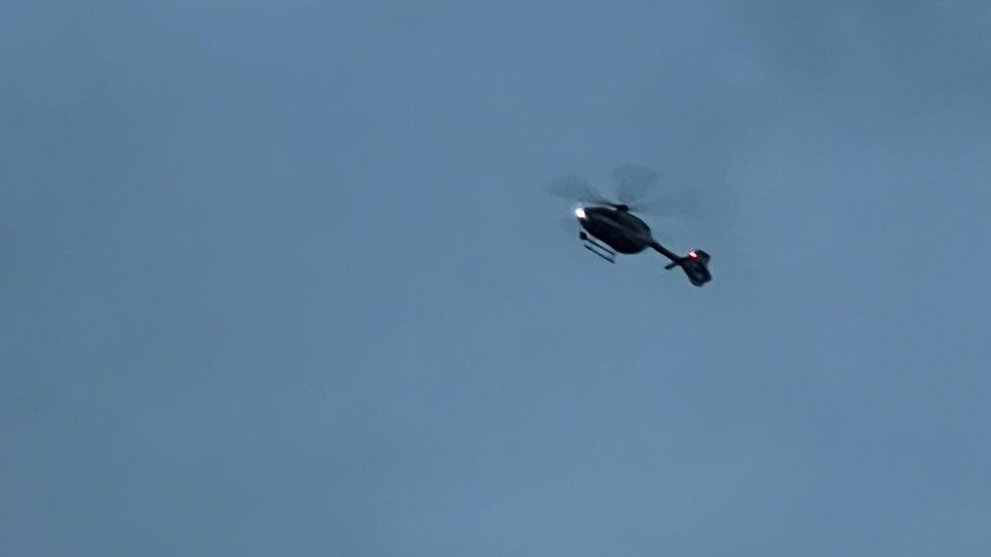 Das Foto zeigt einen Polizeihubschrauber.