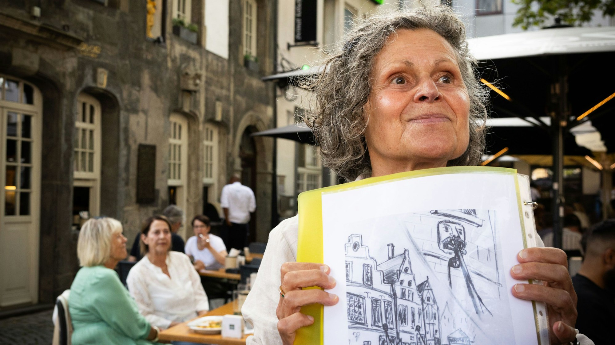 Dagmar Lutz weiß, dass die Grinköpfe in der Altstadt nicht einfach nur grausig aussehen sollten, sondern auch eine praktische Funktion als Seilzug hatten.