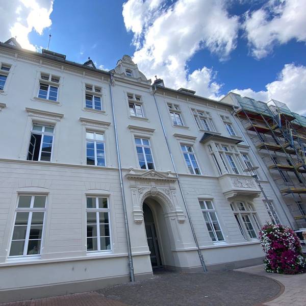 Zu sehen ist das Brühler Rathaus.
