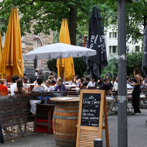 Die Terrasse des Hallmackenreuther auf dem Brüsseler Platz (Archivbild).