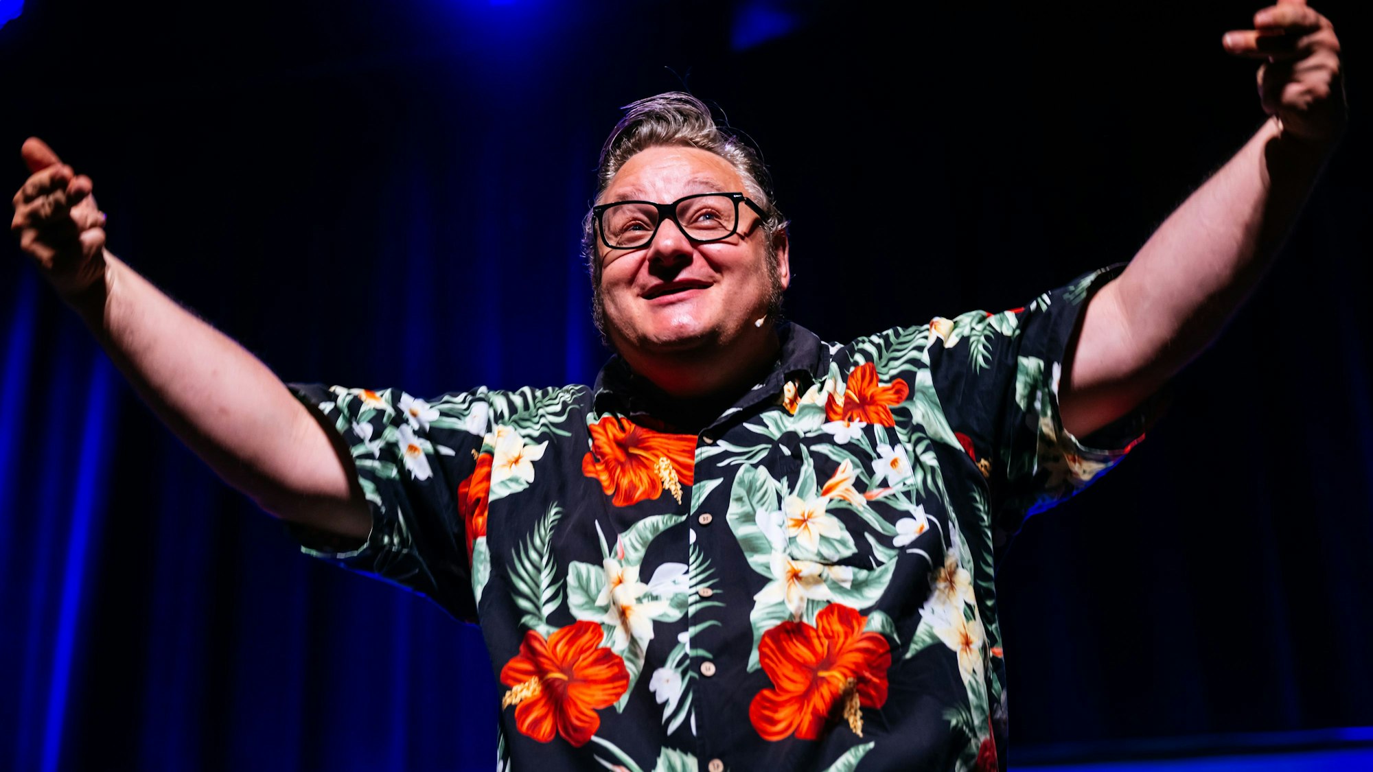 Imi und Köln-Experte: Schauspieler Hagen Range auf der Bühne des Senftöpfchens.