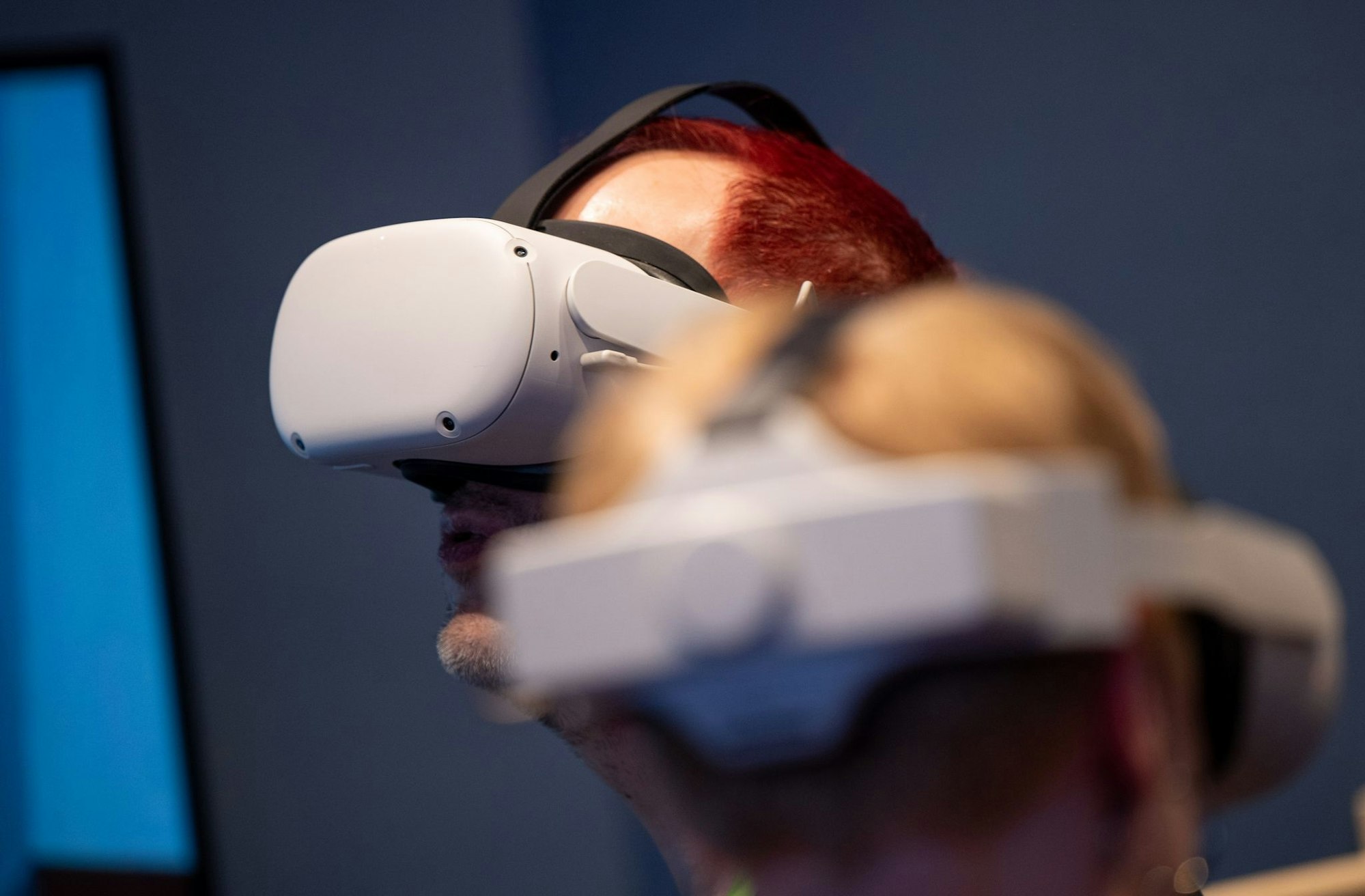 Avatare mit sichtbaren Anzeichen von Infektionen wurden über VR-Brillen gezeigt. (Symbolbild)