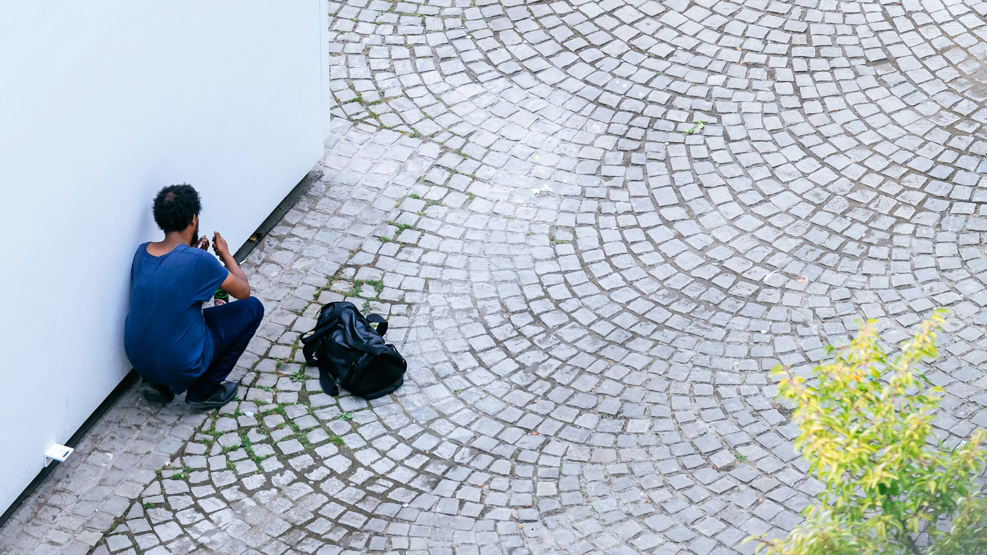 Trauriges Bild: Drogenabhängige prägen den Josef-Haubrich-Hof am Neumarkt.