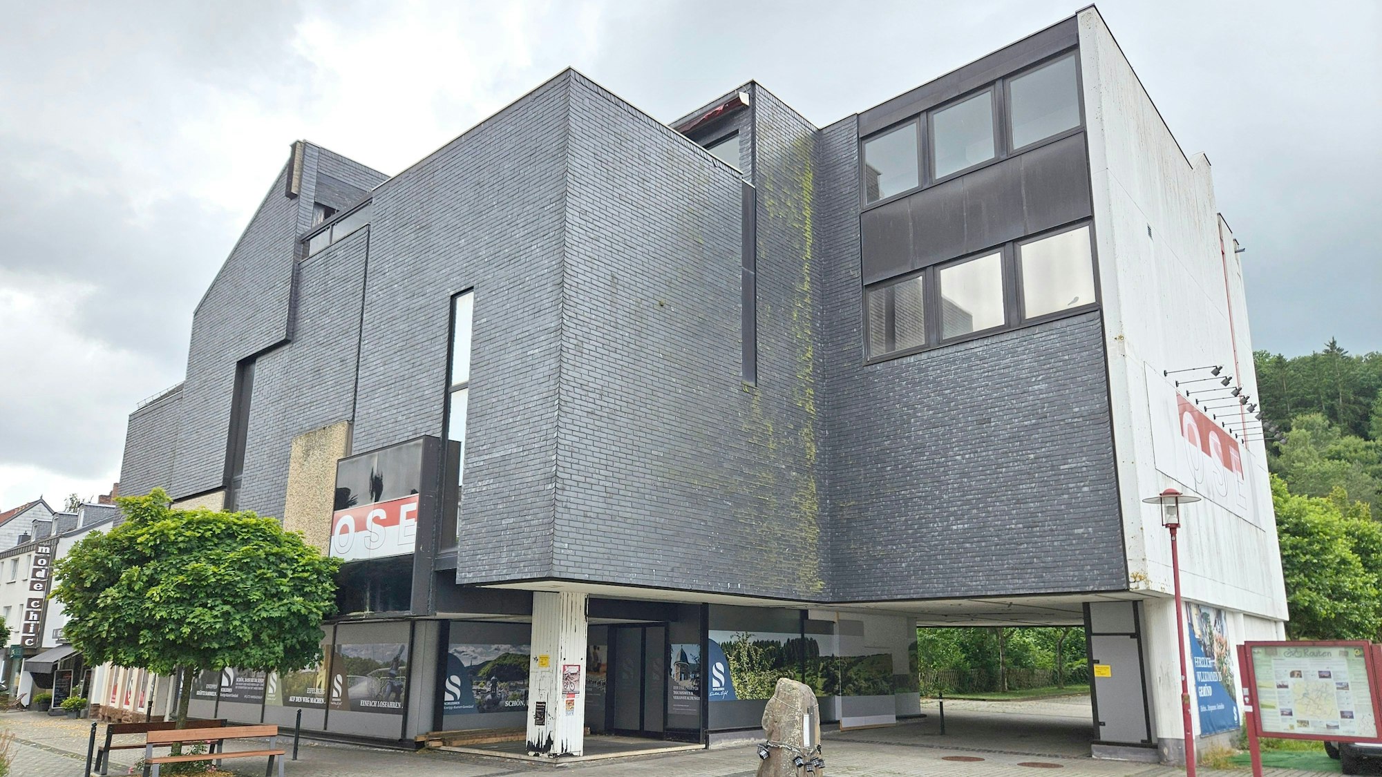 Blick auf das leerstehende Ose-Gebäude an der Dreiborner Straße.