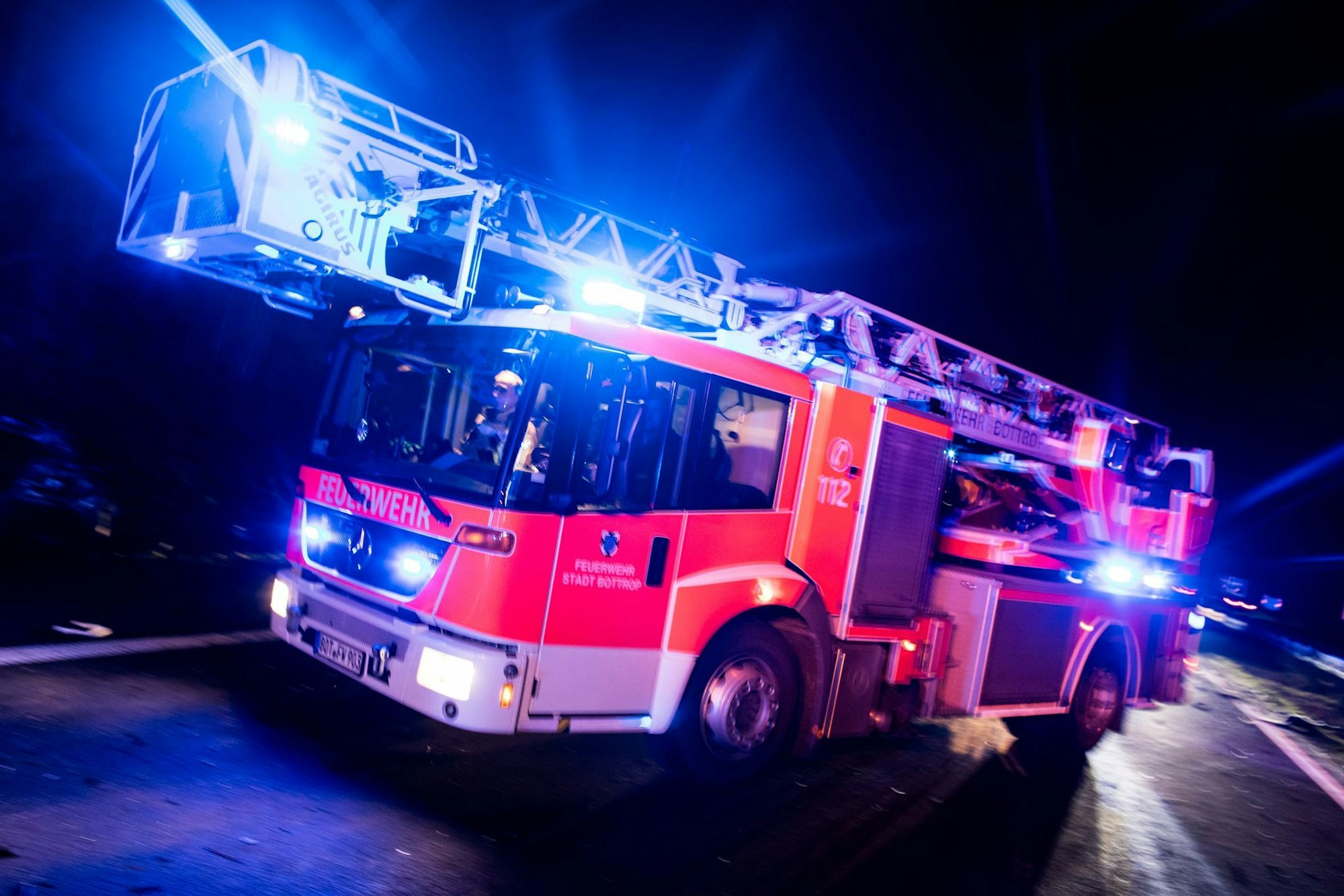 Acht Menschen sind bei einem Kellerbrand in Essen gerettet worden. (Archivbild)