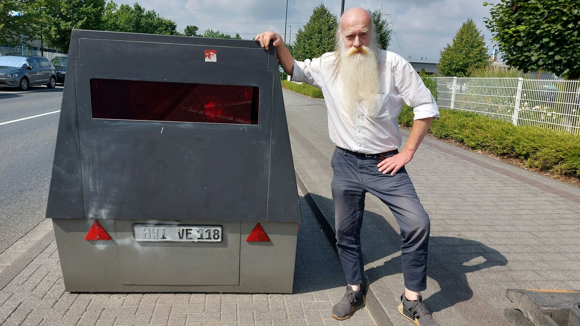 Hans Leopold Müller ist Kandidat der UWG Regenbogen für das Amt des Bürgermeisters in TRoisdorf. Der städtische Blitzer geht auch auf seine Initiative zurück.