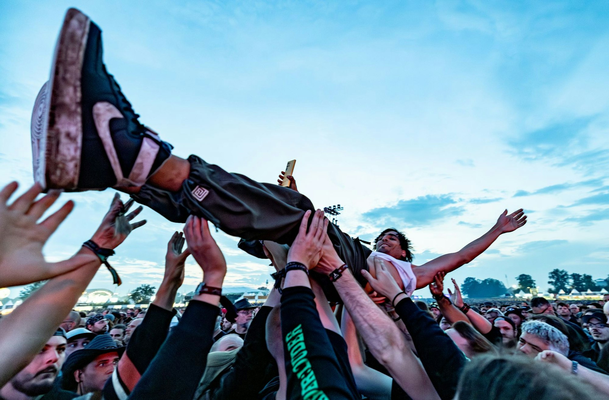 Crowdsurfing steht in Wacken auf der Tagesordnung. (Archivbild)