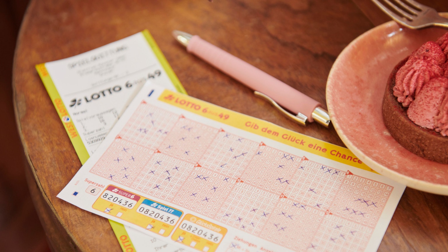 Millionen-Glück in einer WestLotto-Annahmestelle: Ein Spielteilnehmer wird mit seinem im Kreis Paderborn abgegebenen Tippschein für LOTTO 6aus49 zum Millionär. Seine Gewinnsumme im zweiten Rang beträgt genau 1.023.296,50 Euro.