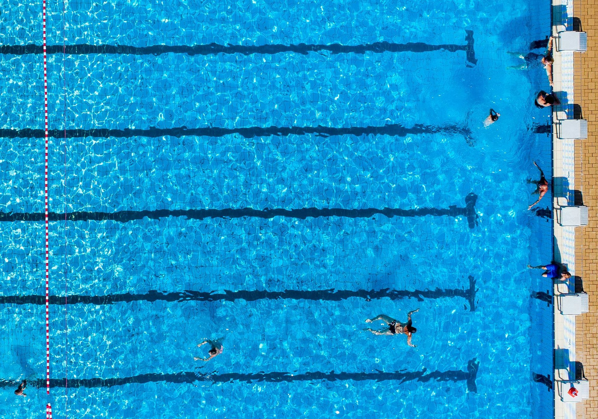 Sommerferien, aber kein ausgesprochenes Freibadwetter. (Symbolbild)